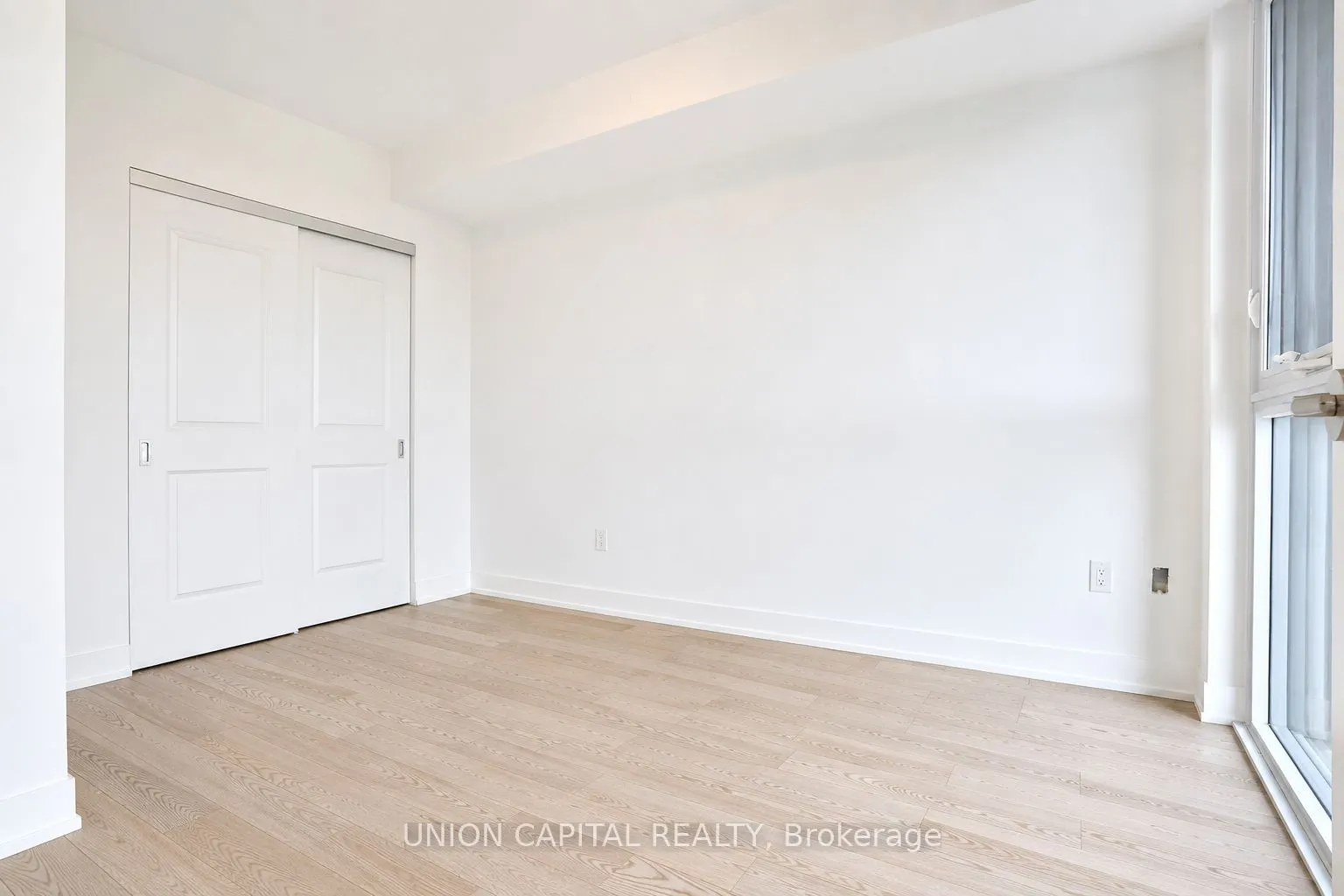 1063 Douglas McCurdy Common #1104
