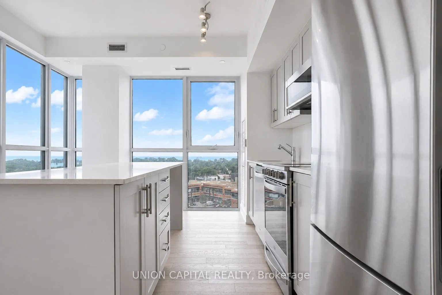 1063 Douglas McCurdy Common #1104
