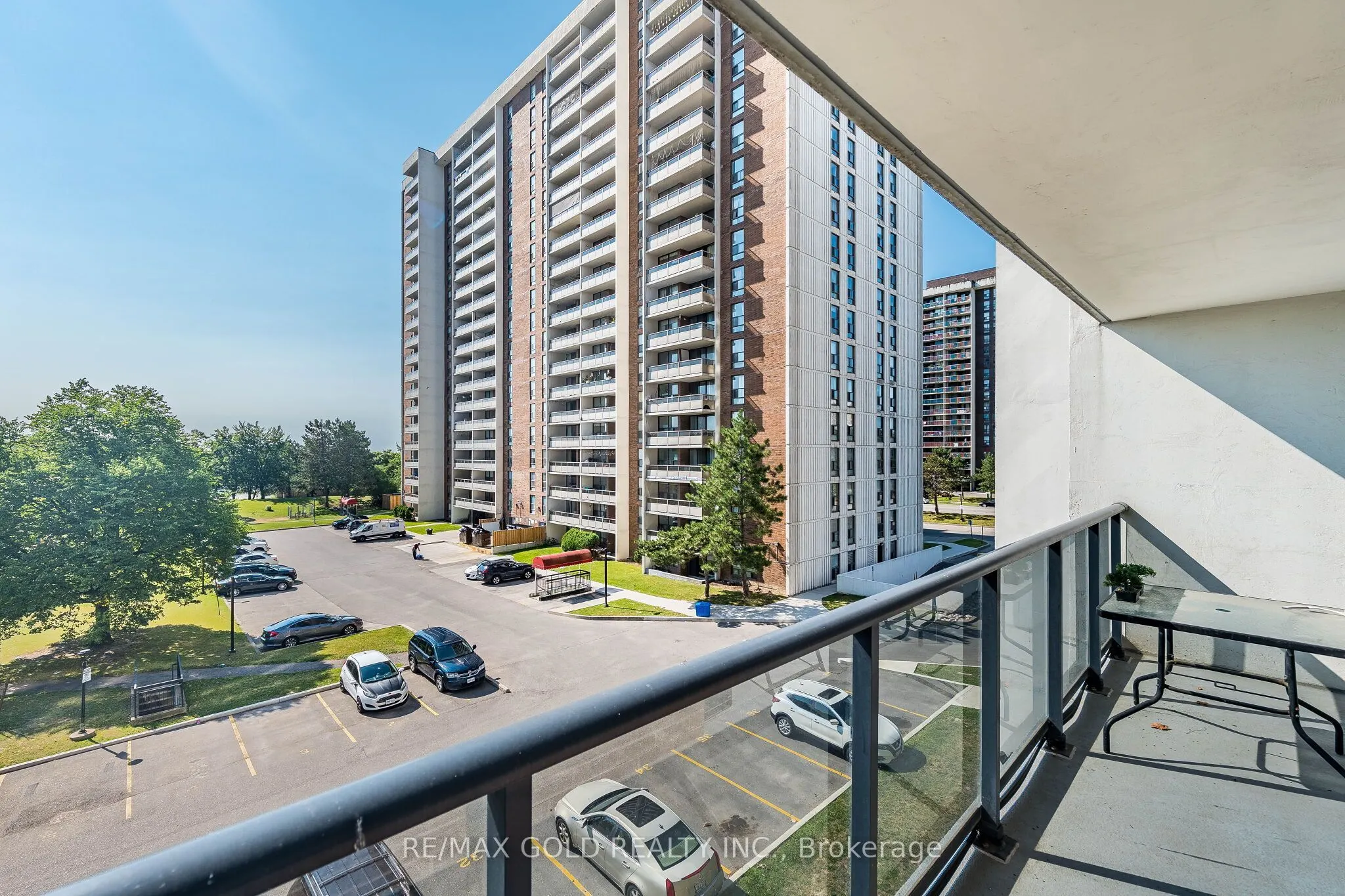21 Knightsbridge Road #407