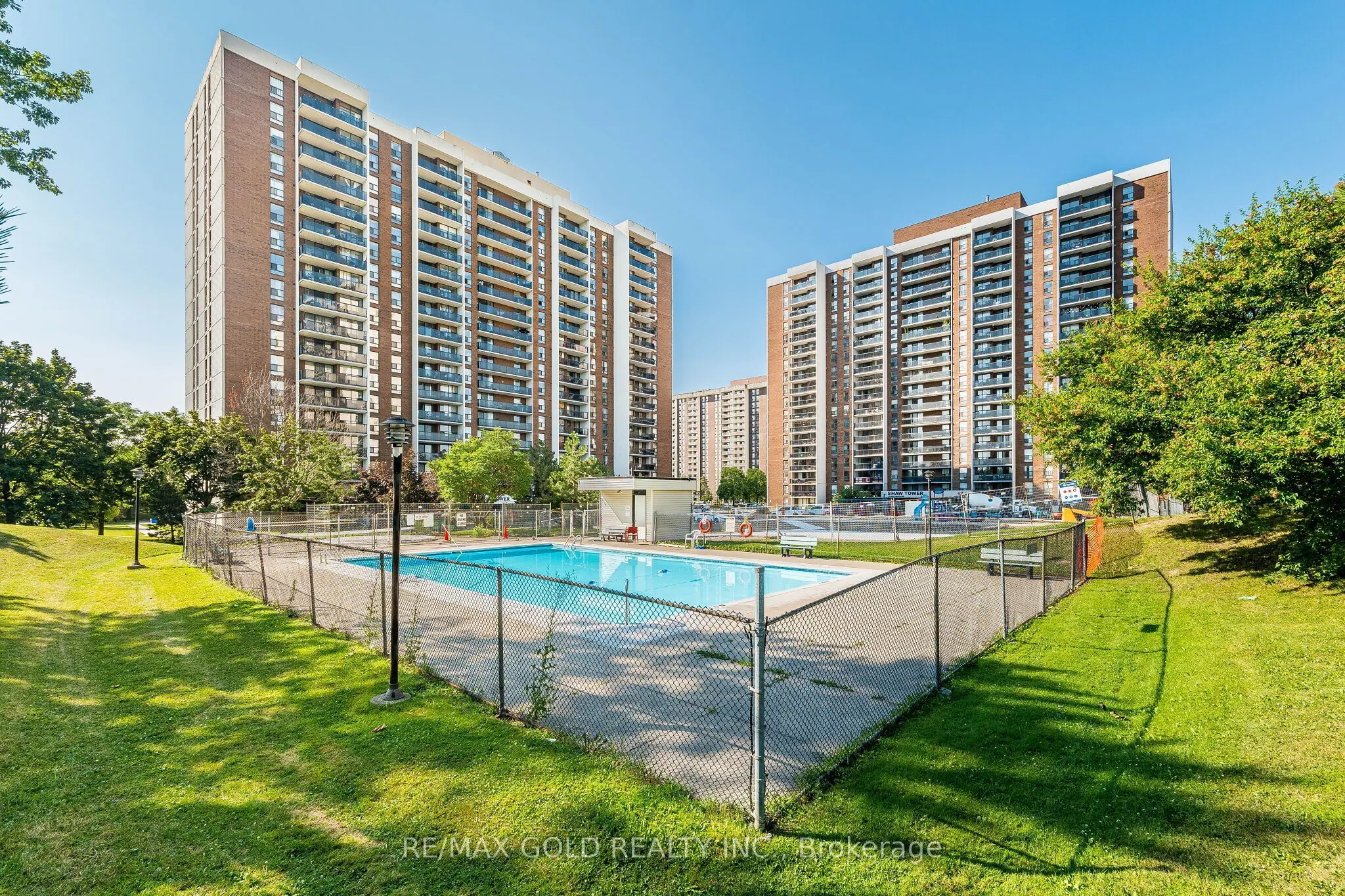 21 Knightsbridge Road #407