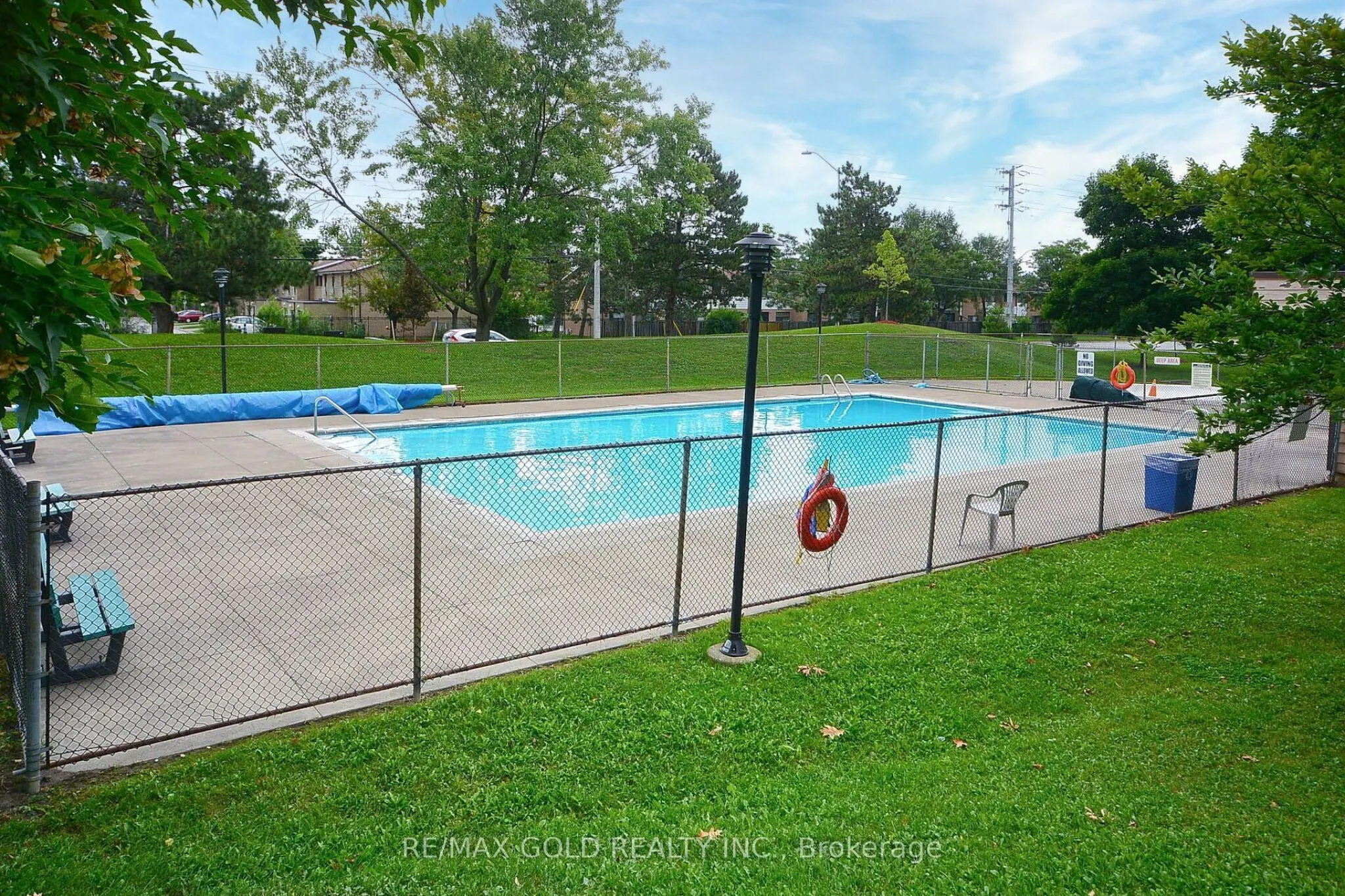 21 Knightsbridge Road #407