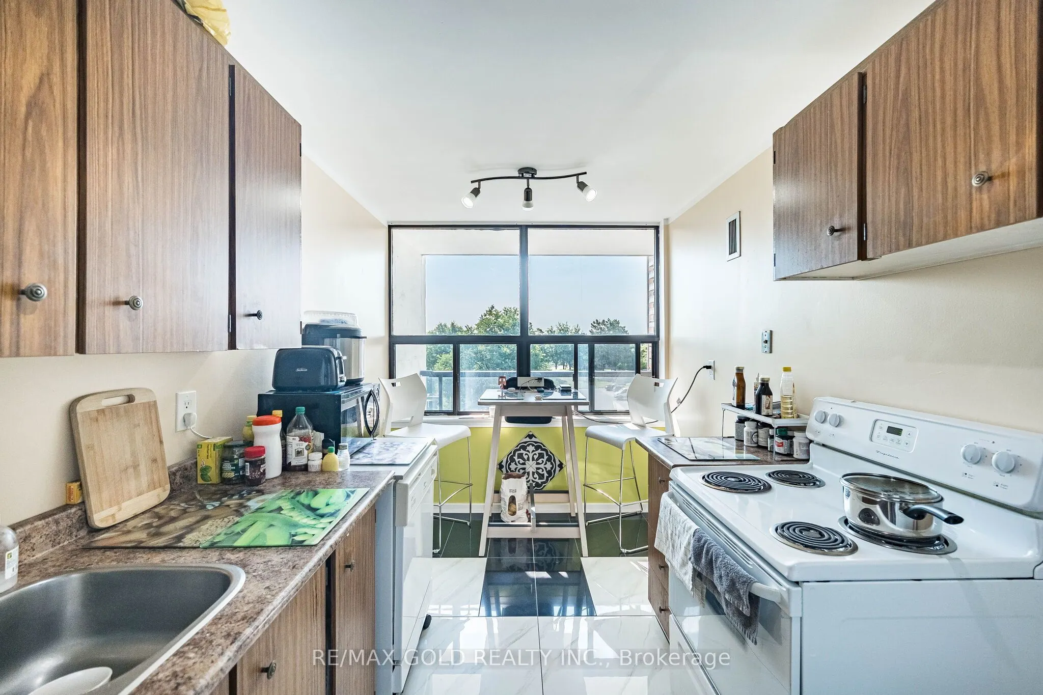 21 Knightsbridge Road #407