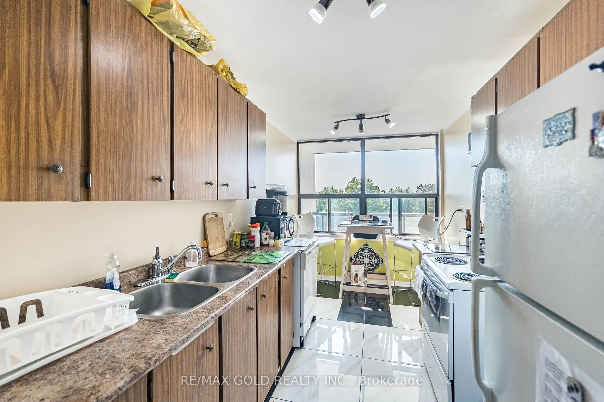 21 Knightsbridge Road #407