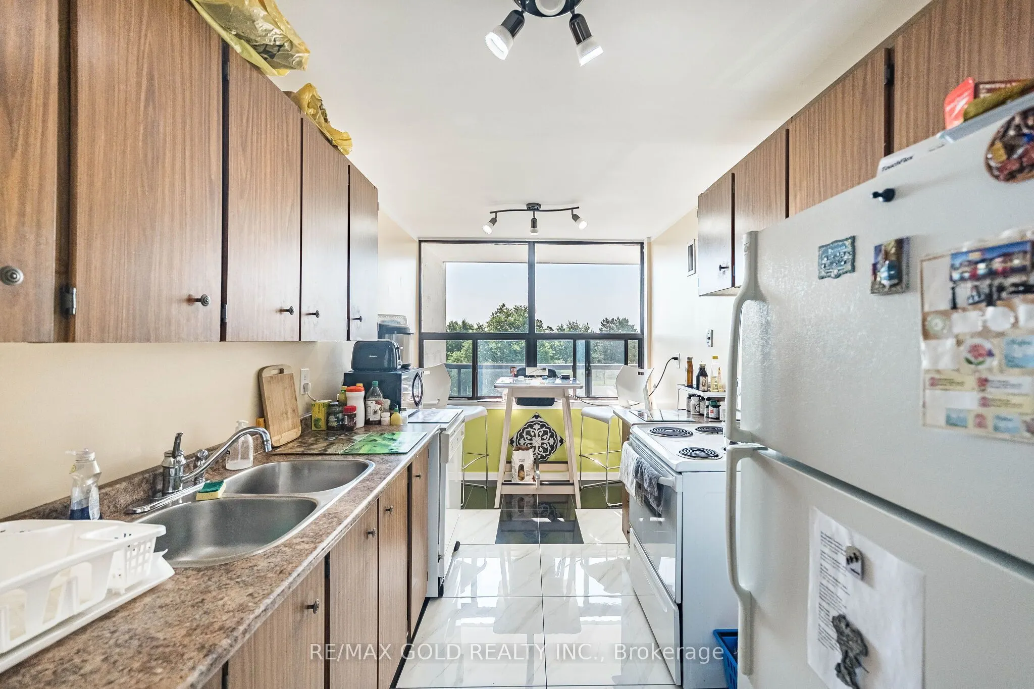 21 Knightsbridge Road #407