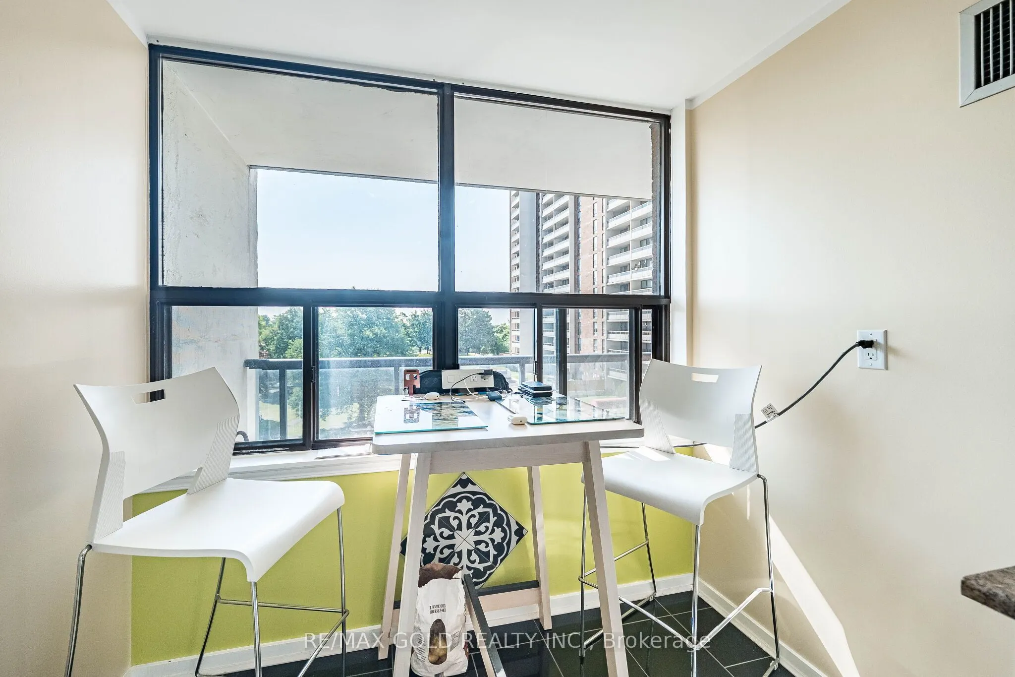 21 Knightsbridge Road #407