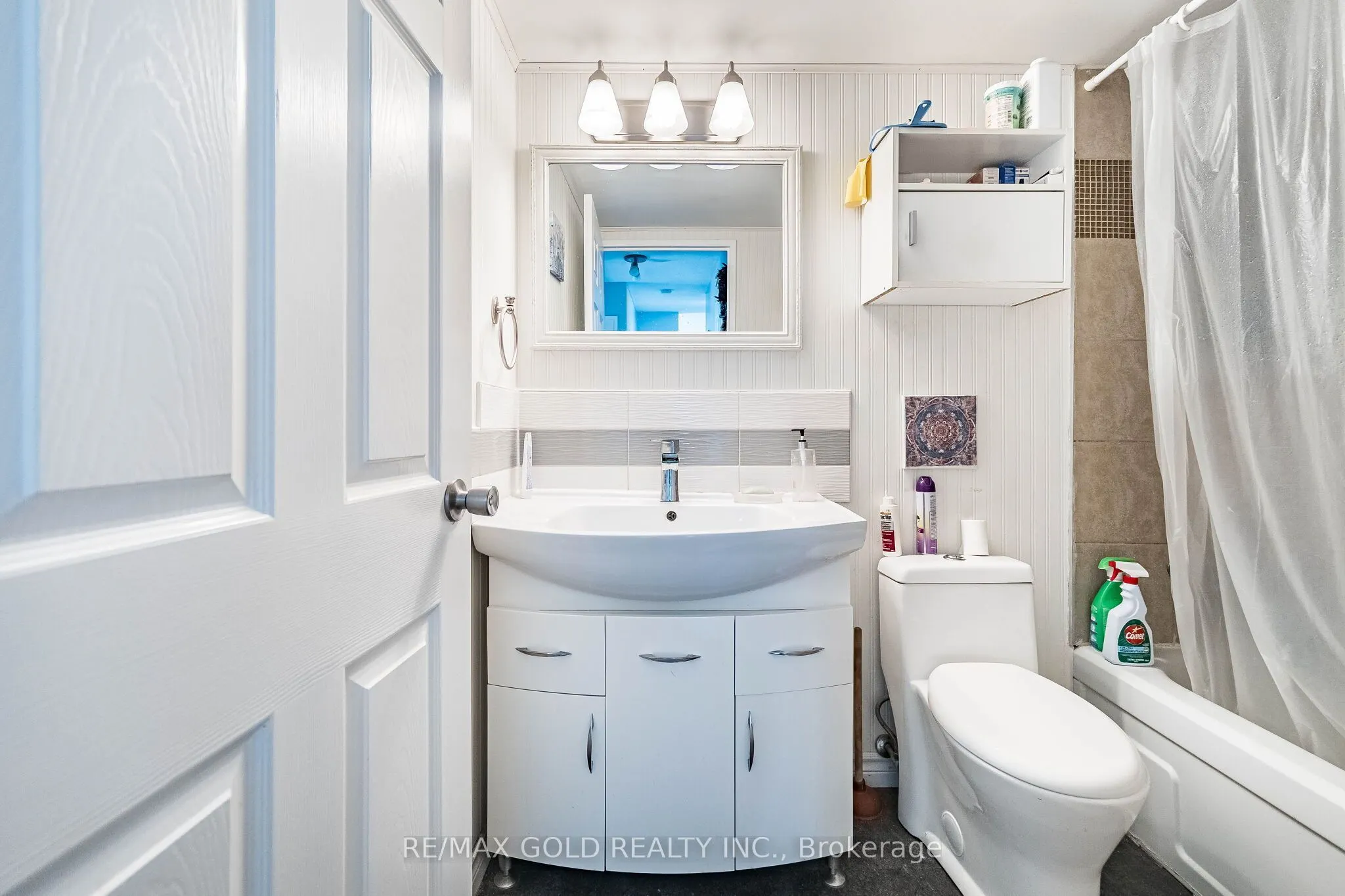 21 Knightsbridge Road #407