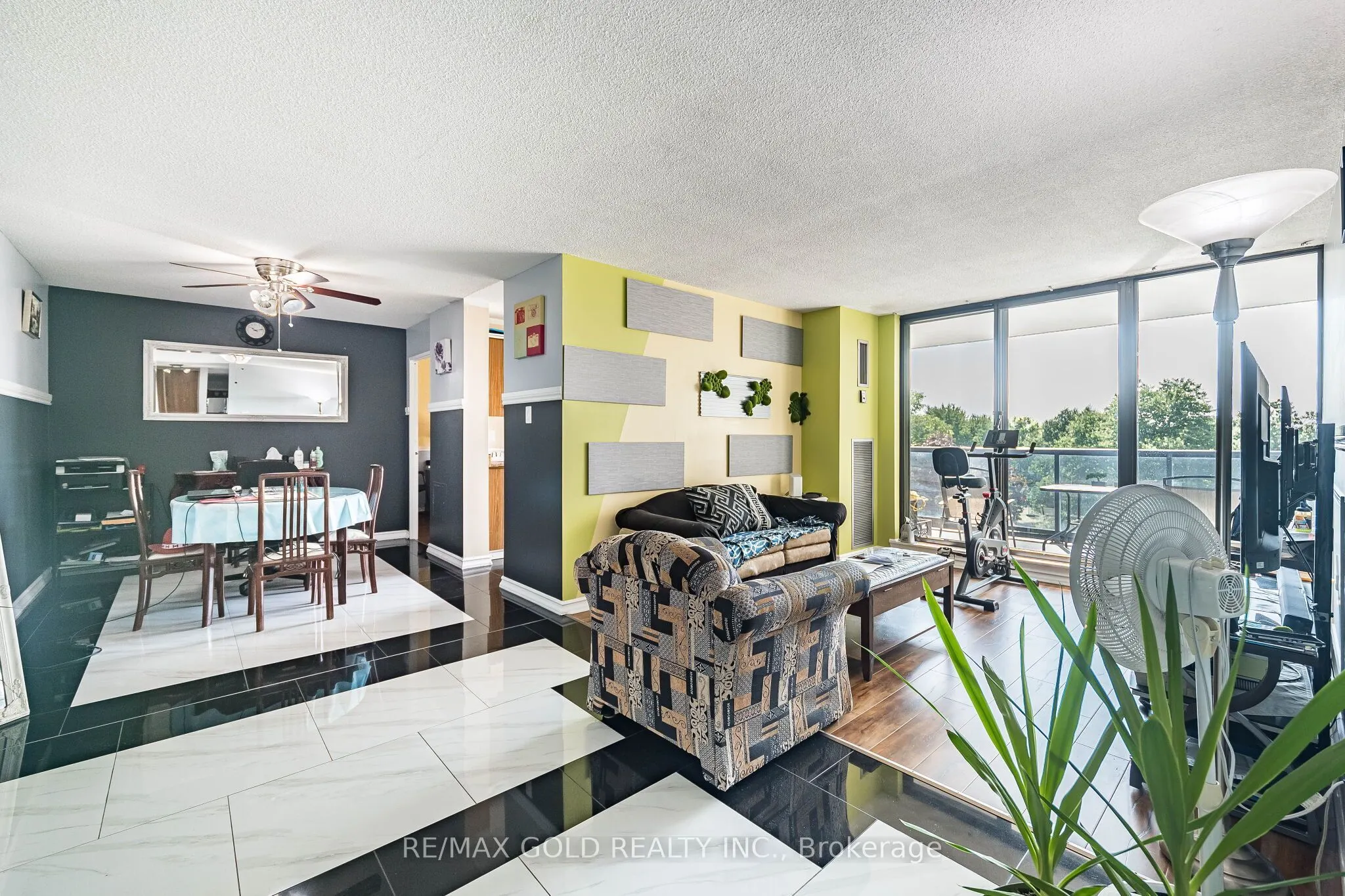 21 Knightsbridge Road #407