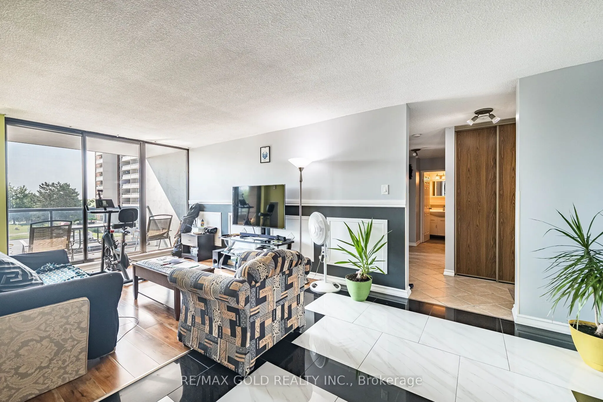 21 Knightsbridge Road #407