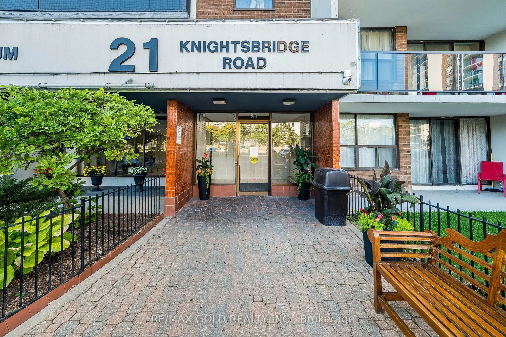 21 Knightsbridge Road #407