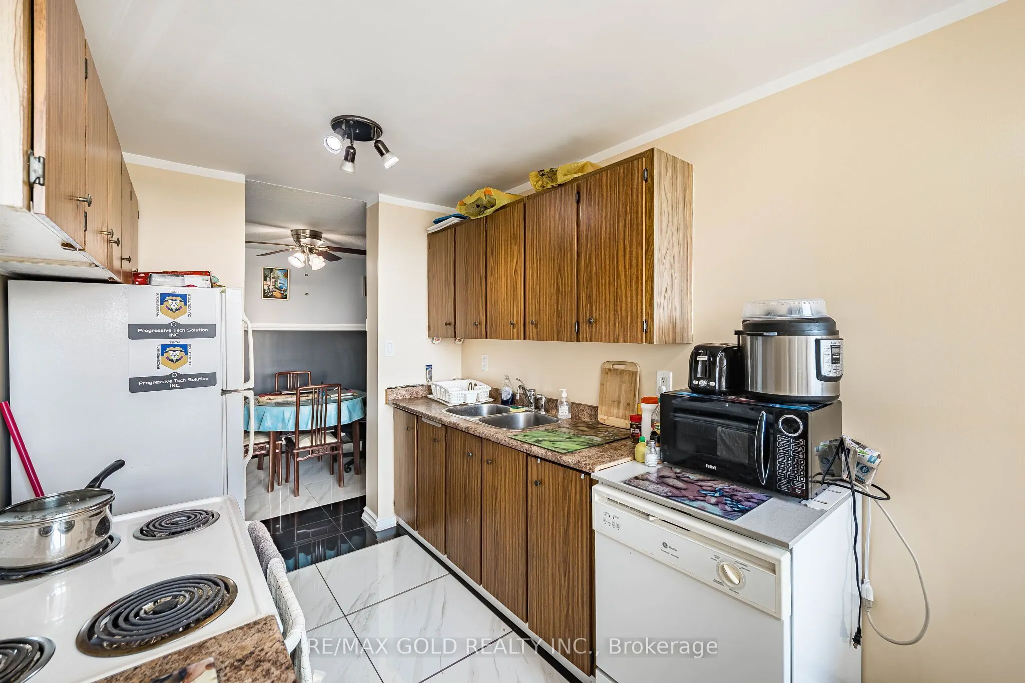 21 Knightsbridge Road #407