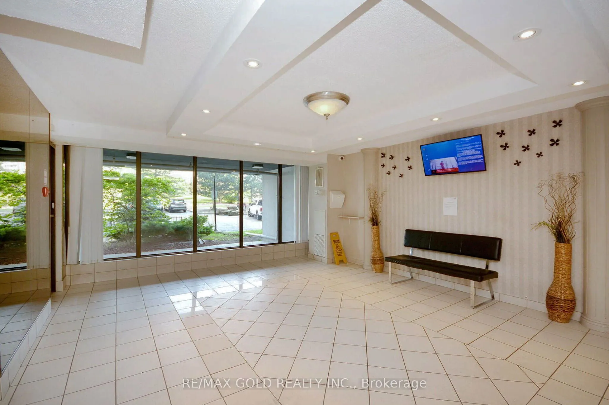 21 Knightsbridge Road #407