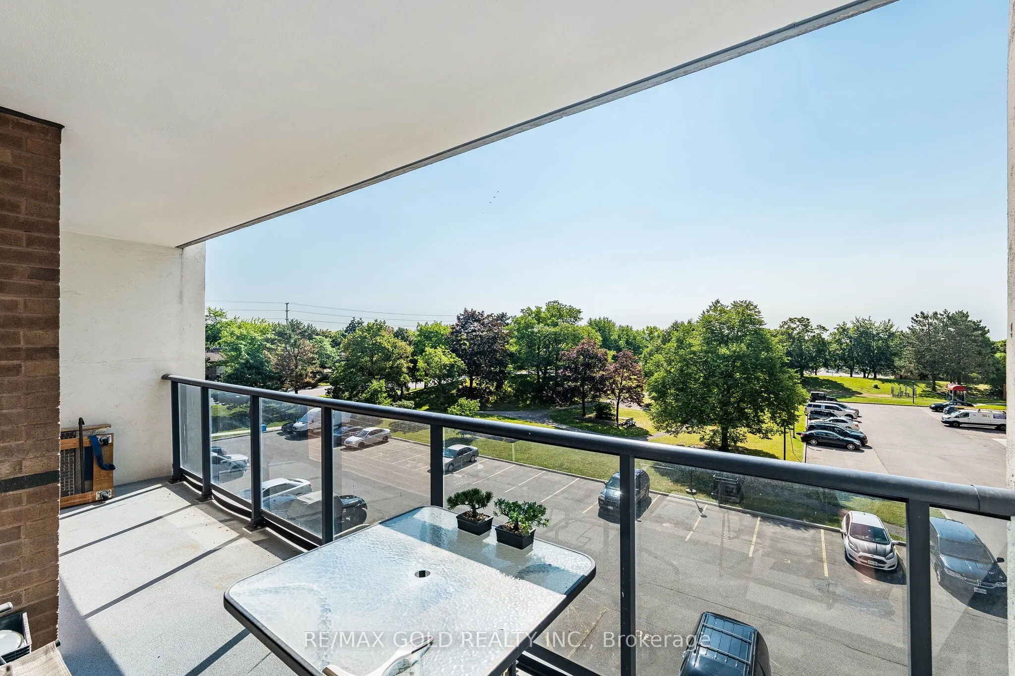 21 Knightsbridge Road #407