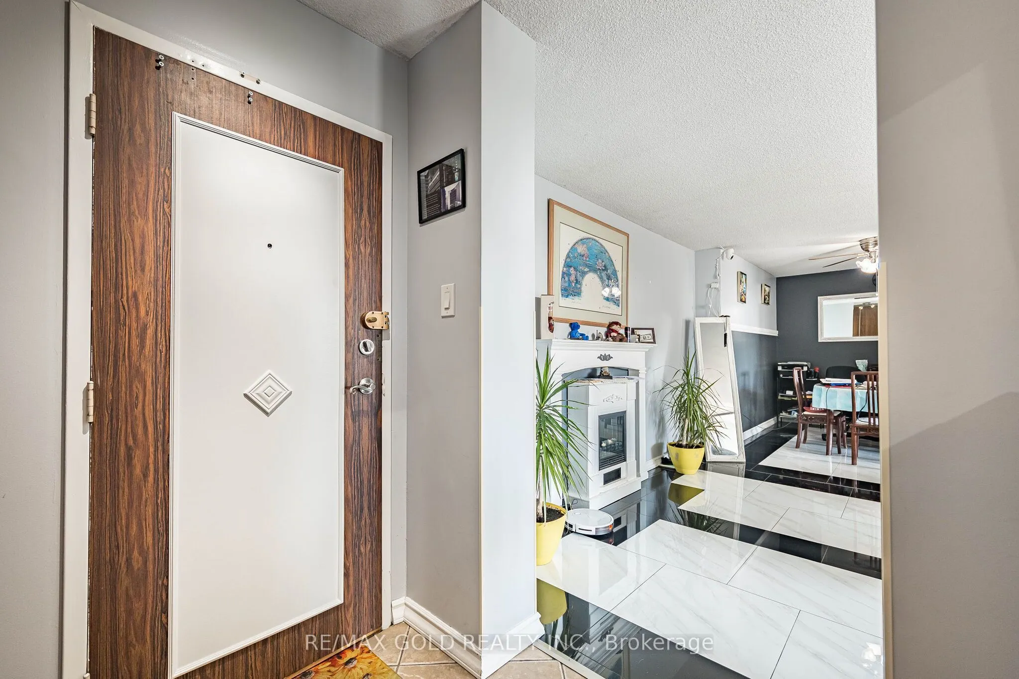 21 Knightsbridge Road #407