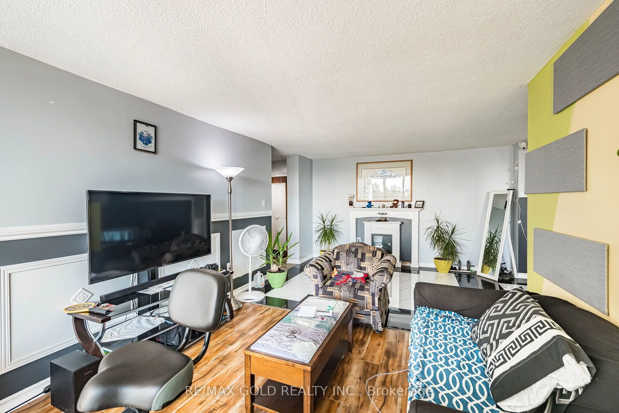 21 Knightsbridge Road #407