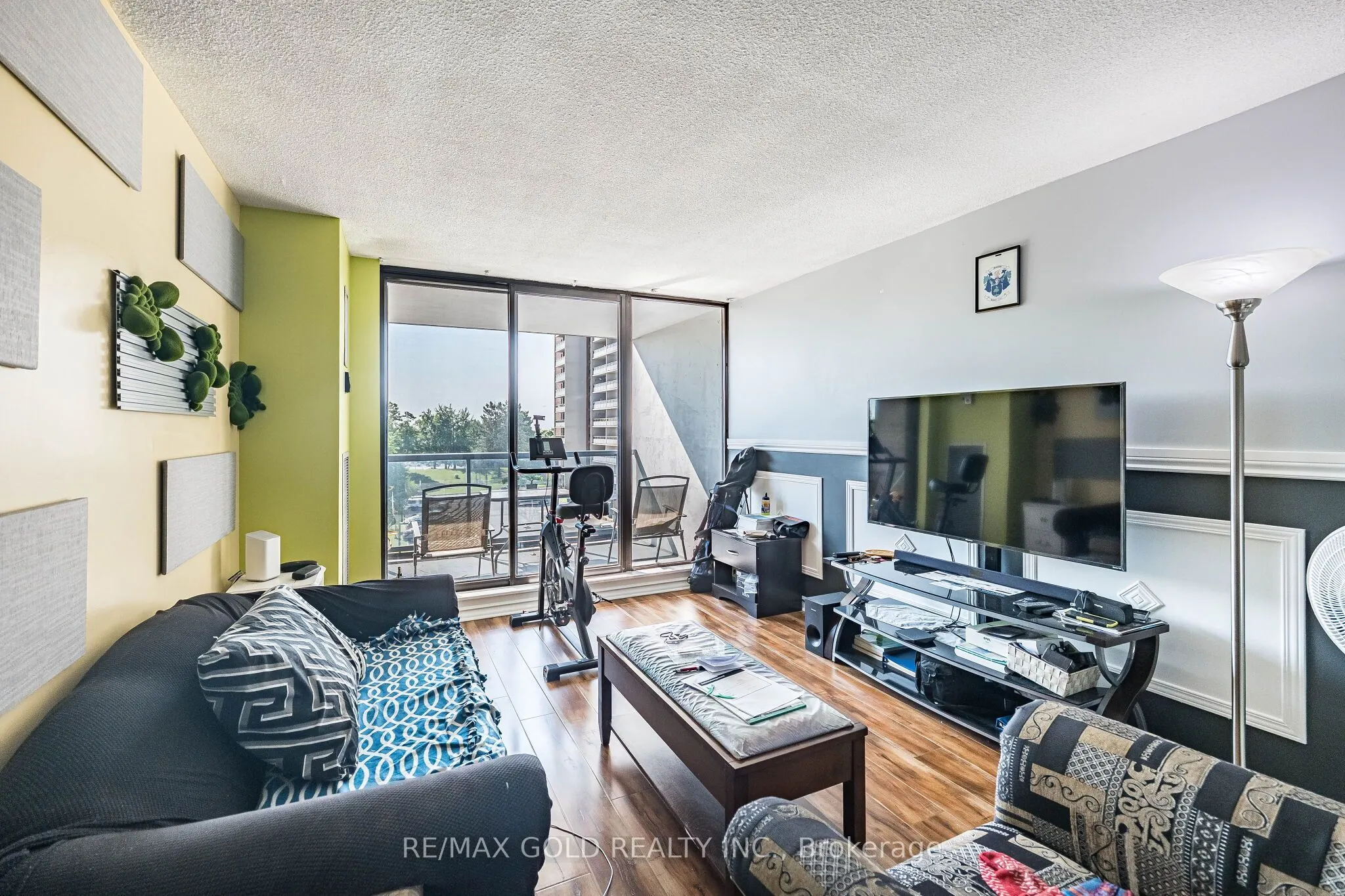 21 Knightsbridge Road #407