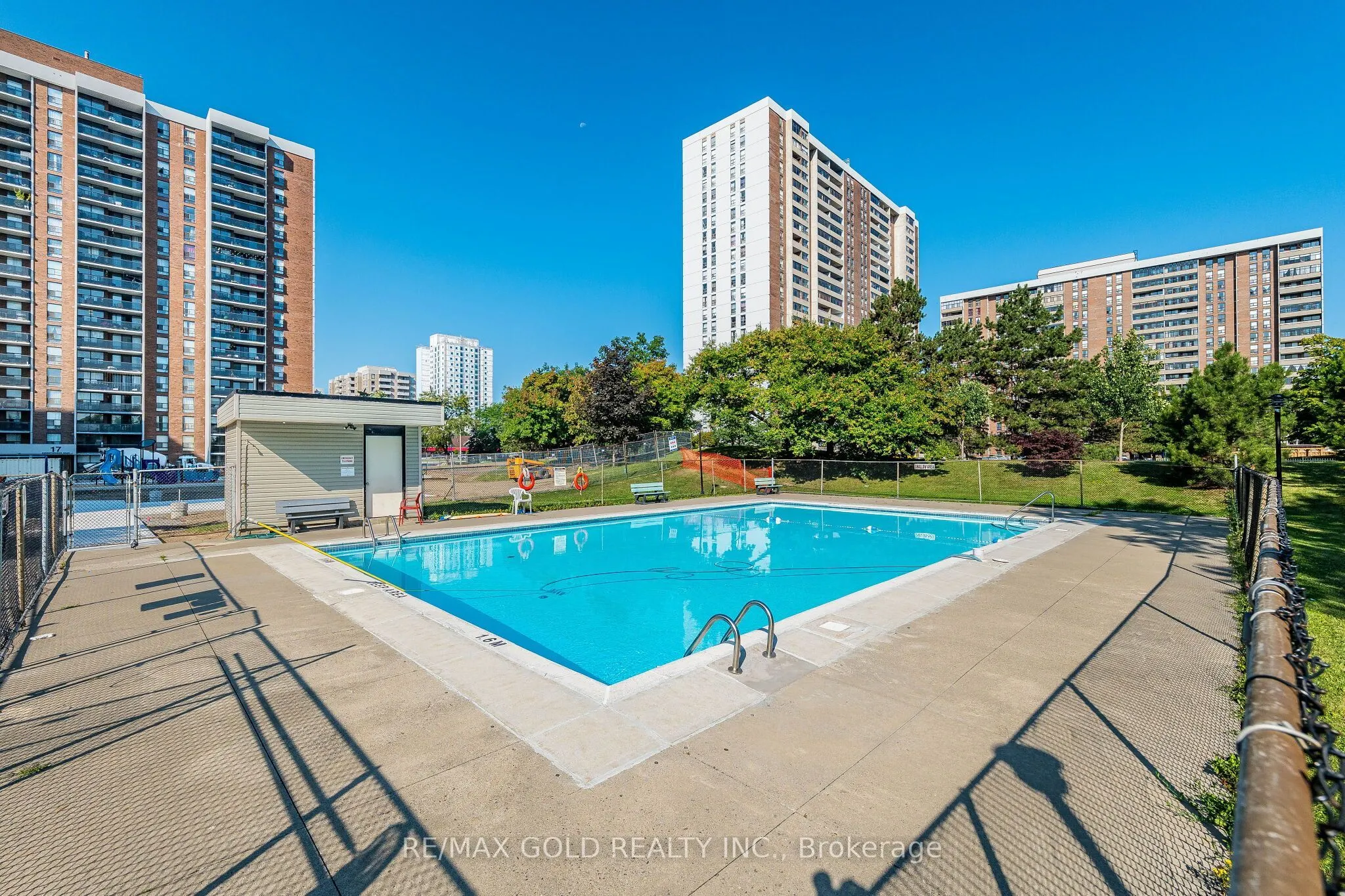 21 Knightsbridge Road #407