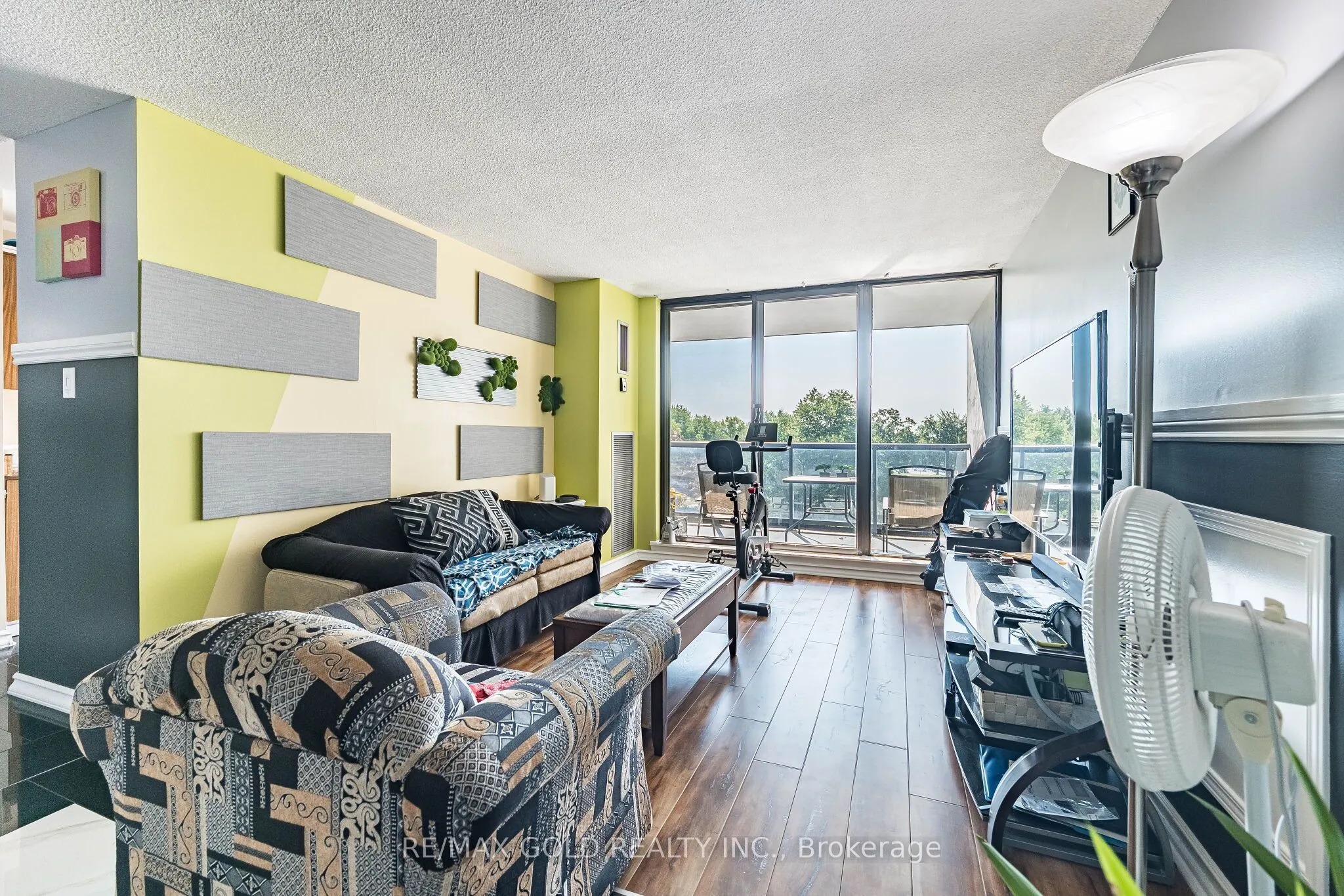 21 Knightsbridge Road #407