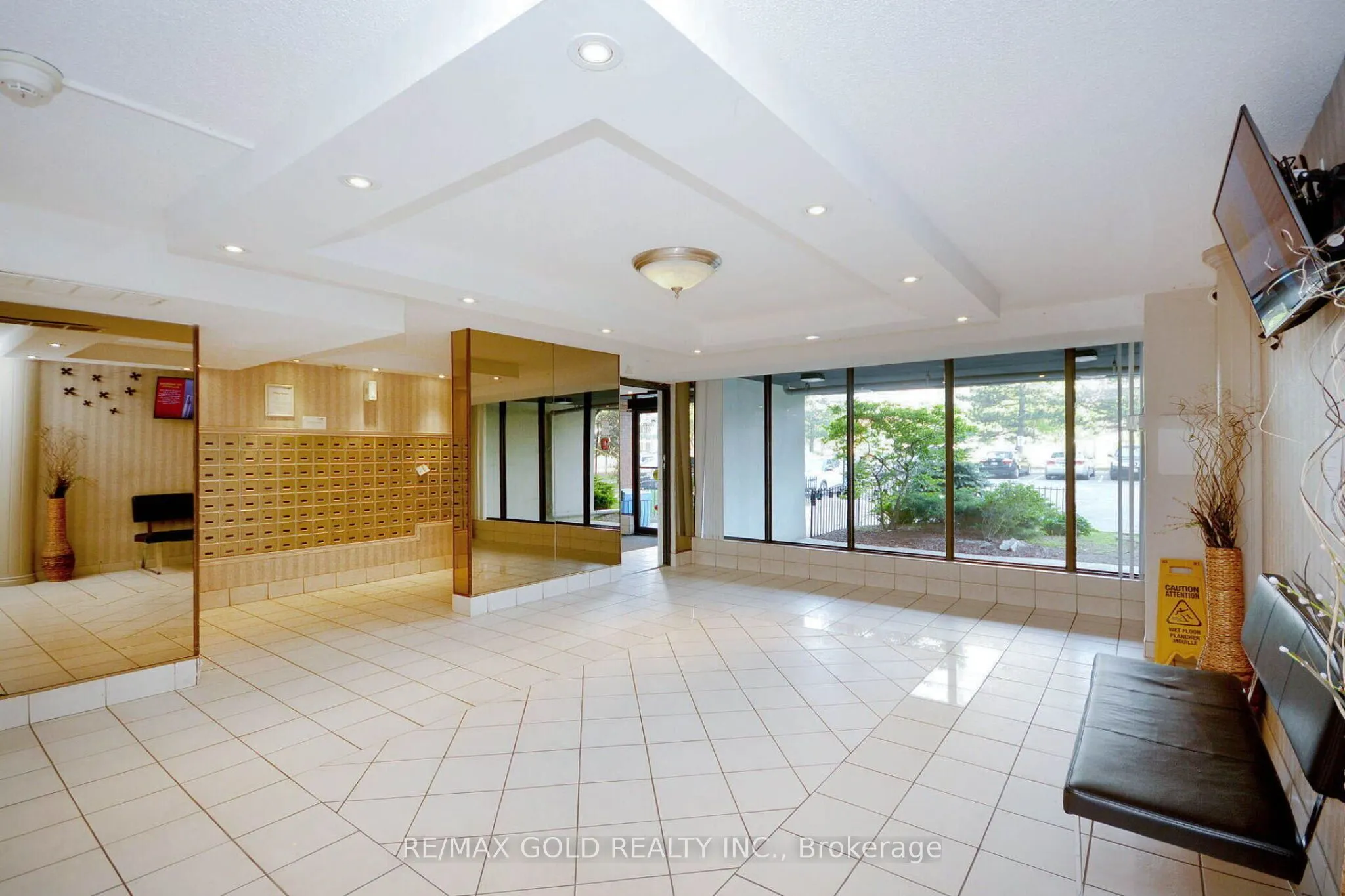 21 Knightsbridge Road #407
