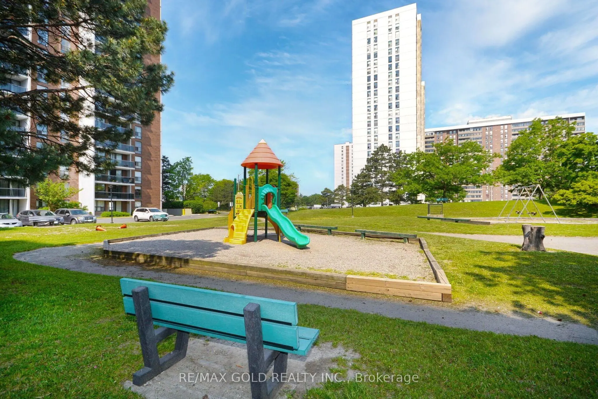 21 Knightsbridge Road #407