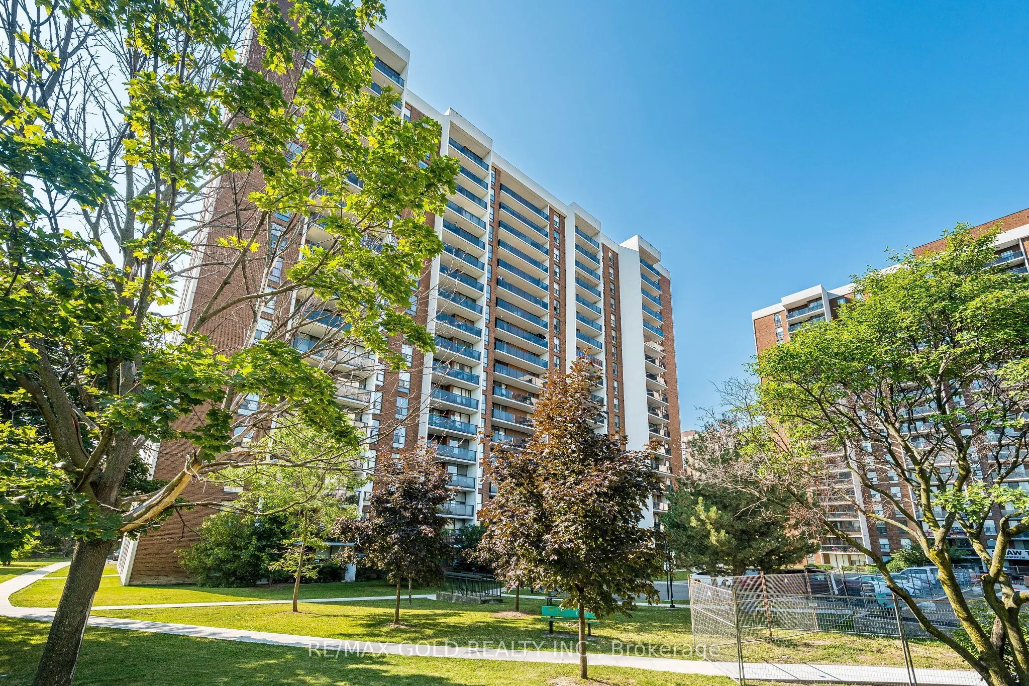 21 Knightsbridge Road #407