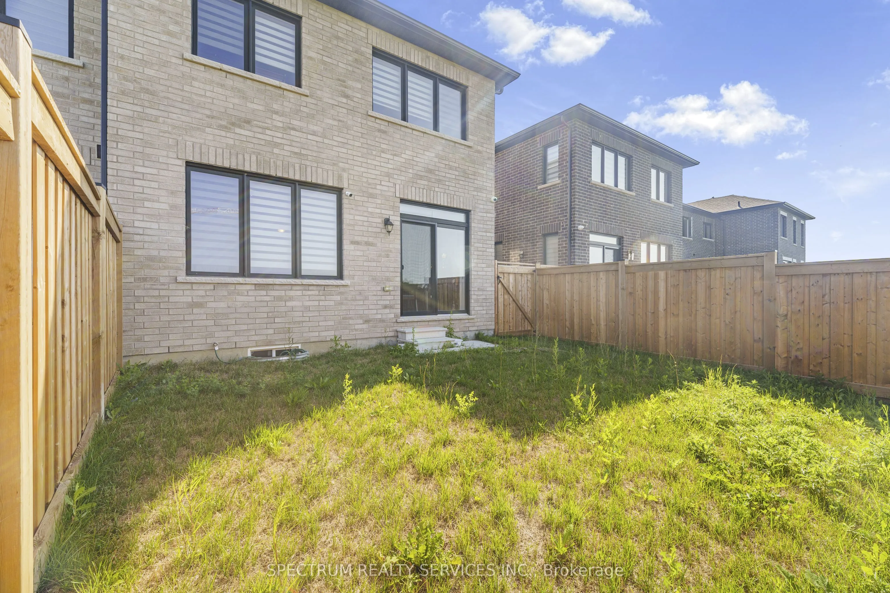 1546 Rose Way