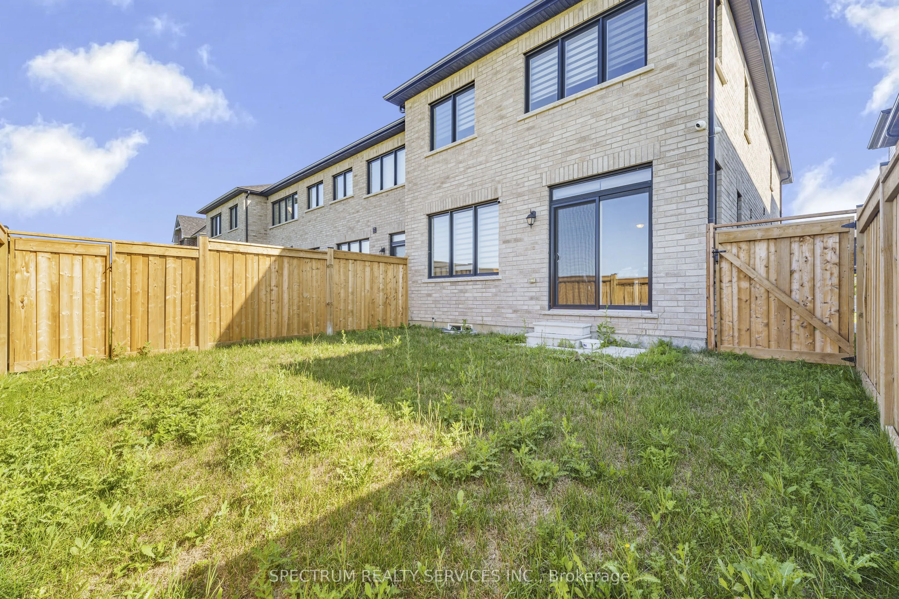 1546 Rose Way