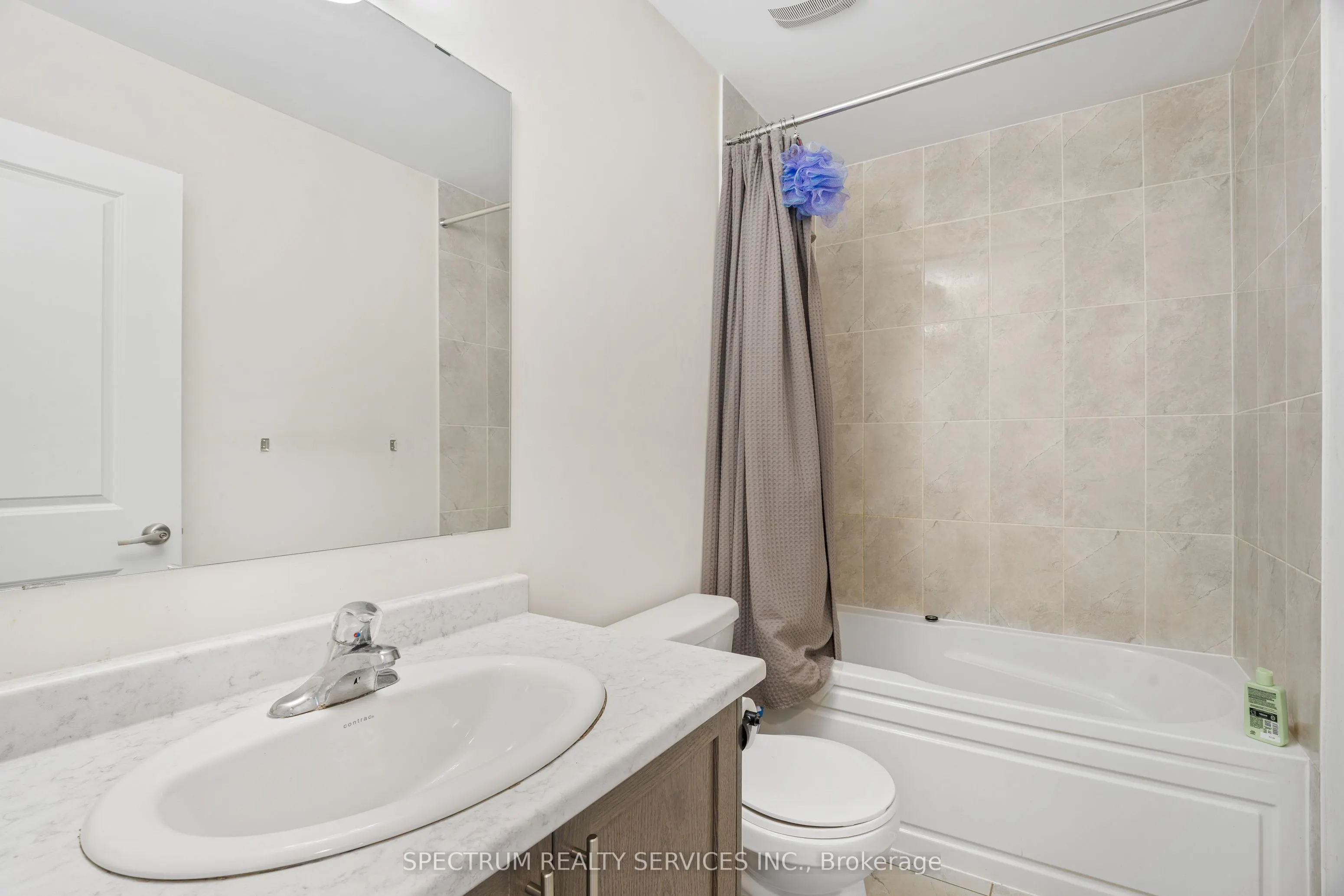 1546 Rose Way