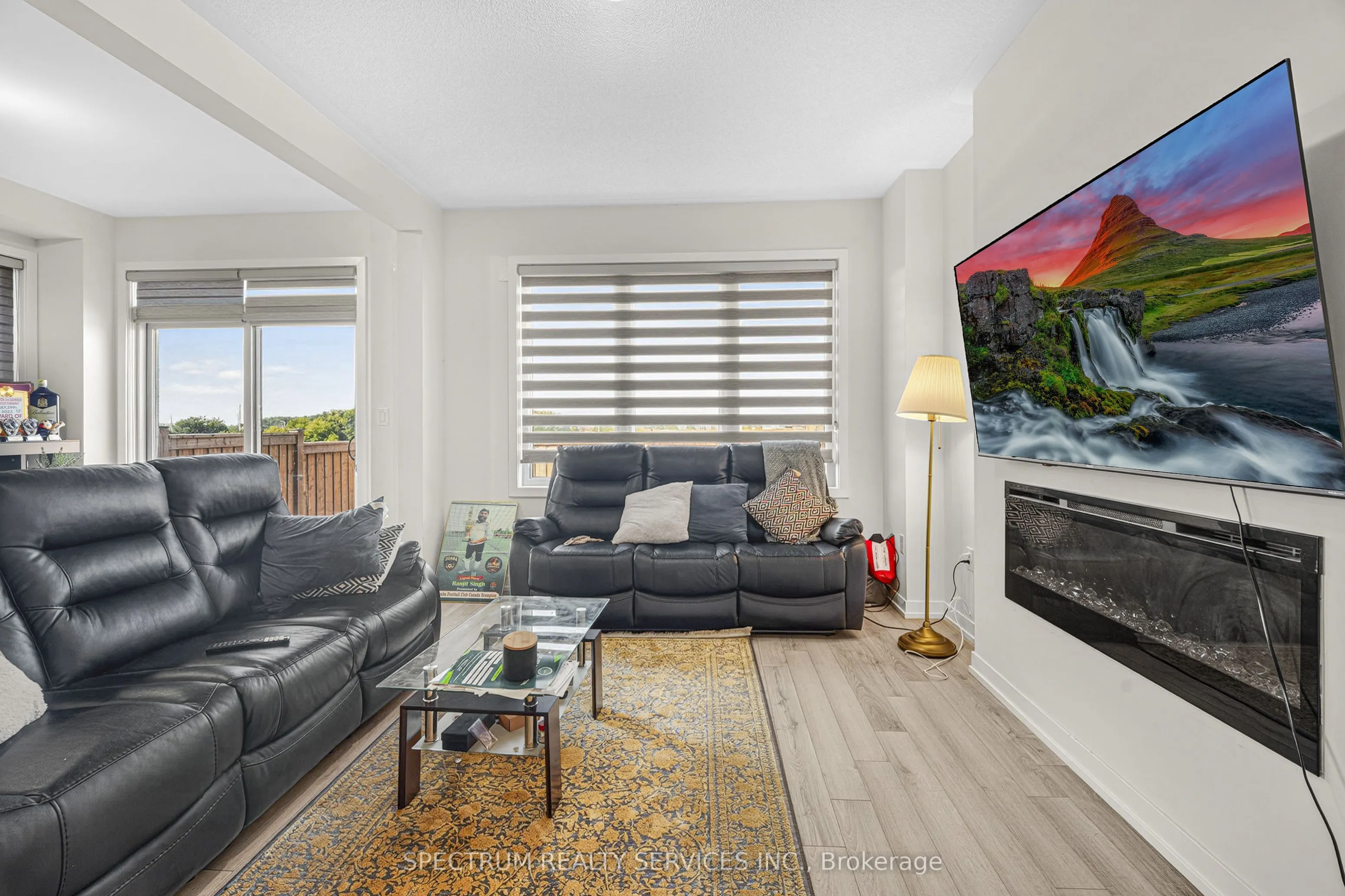 1546 Rose Way