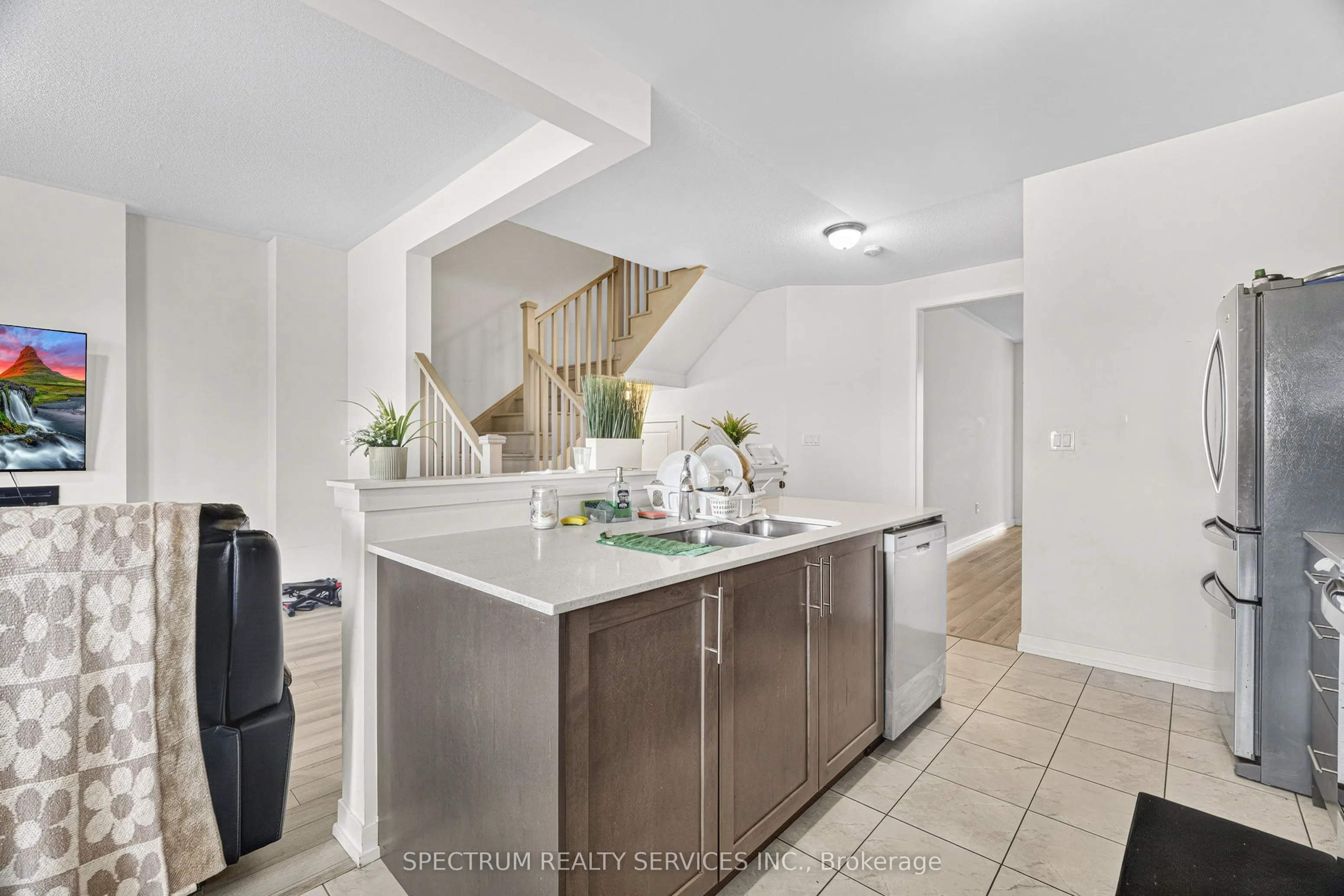 1546 Rose Way