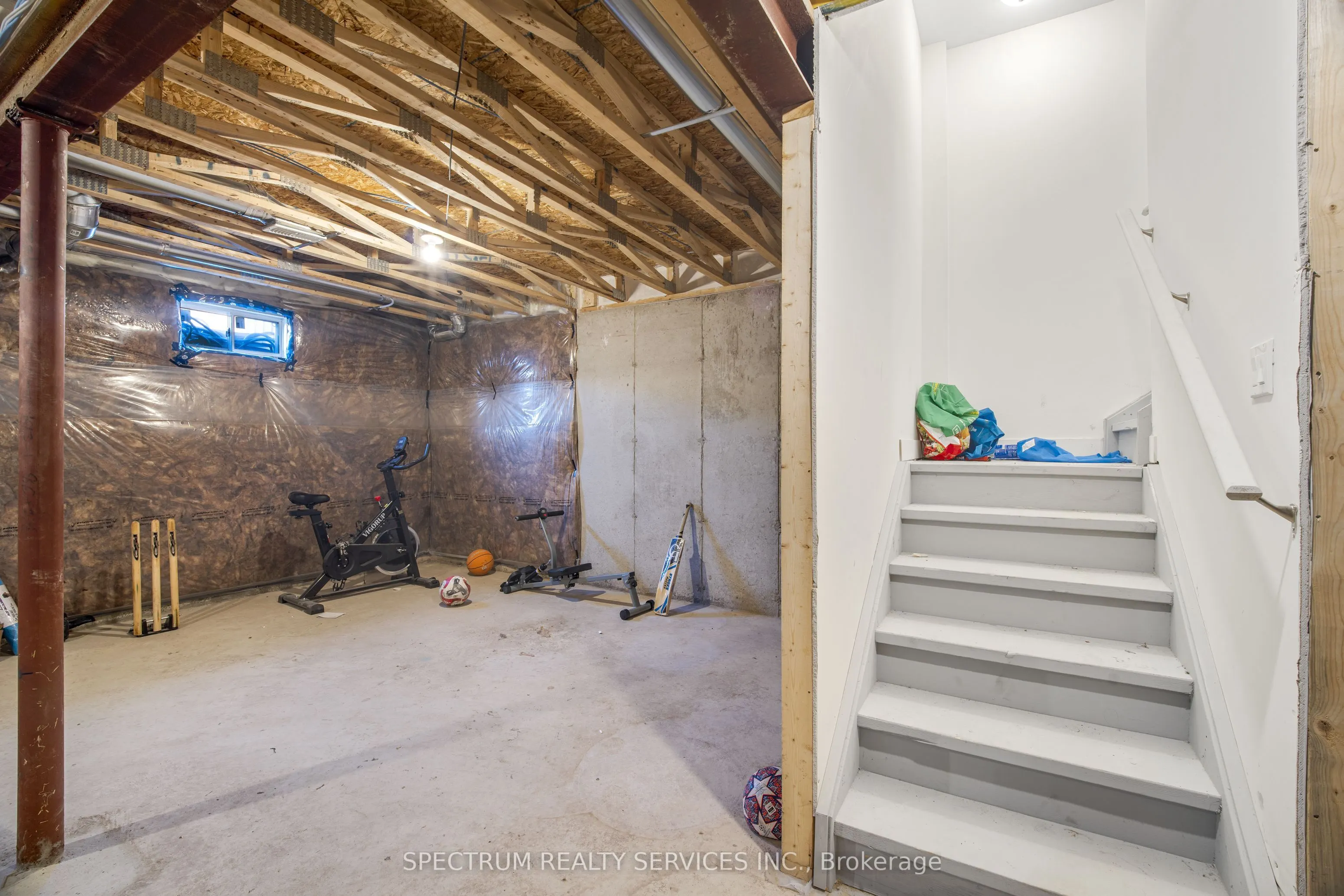 1546 Rose Way