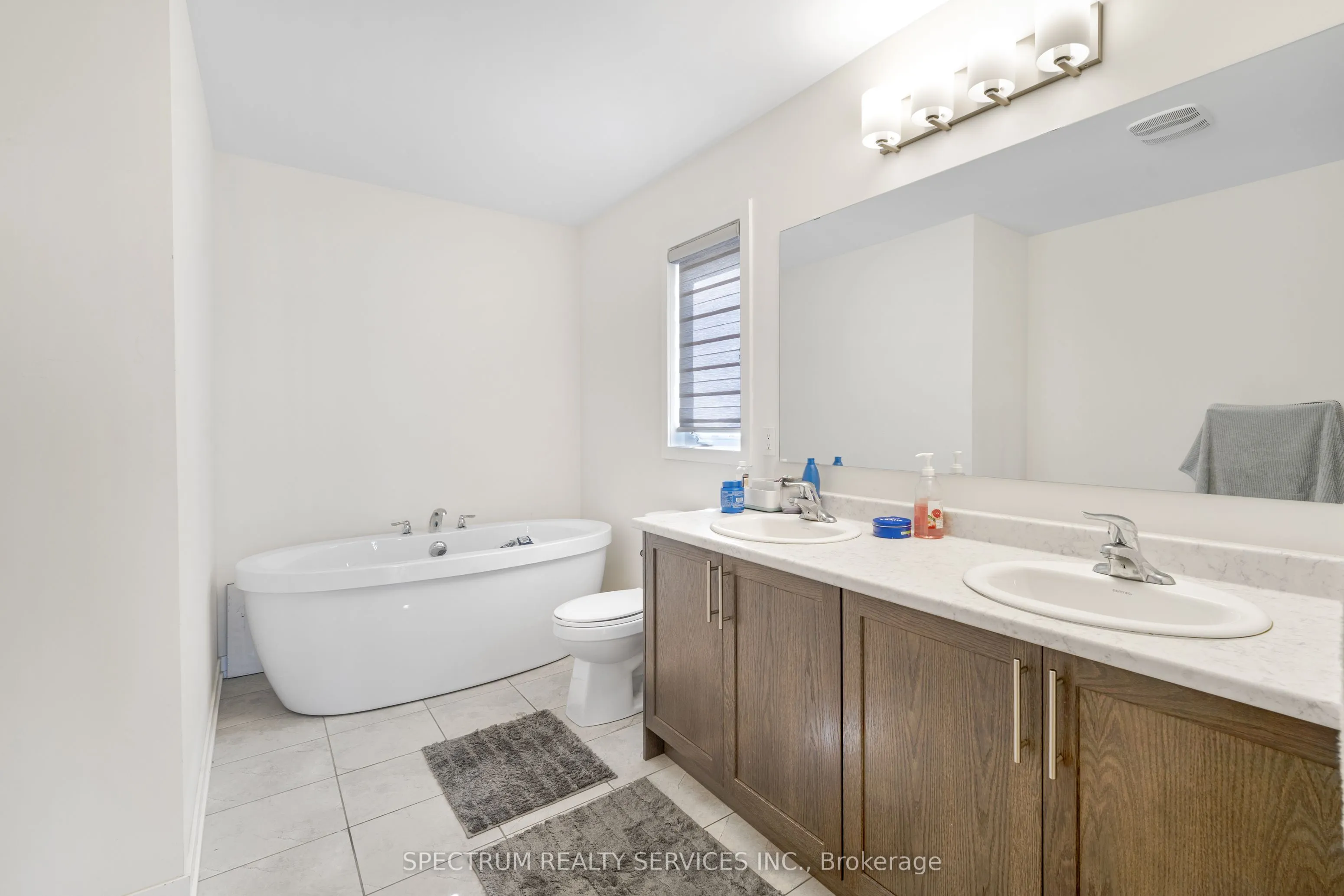 1546 Rose Way