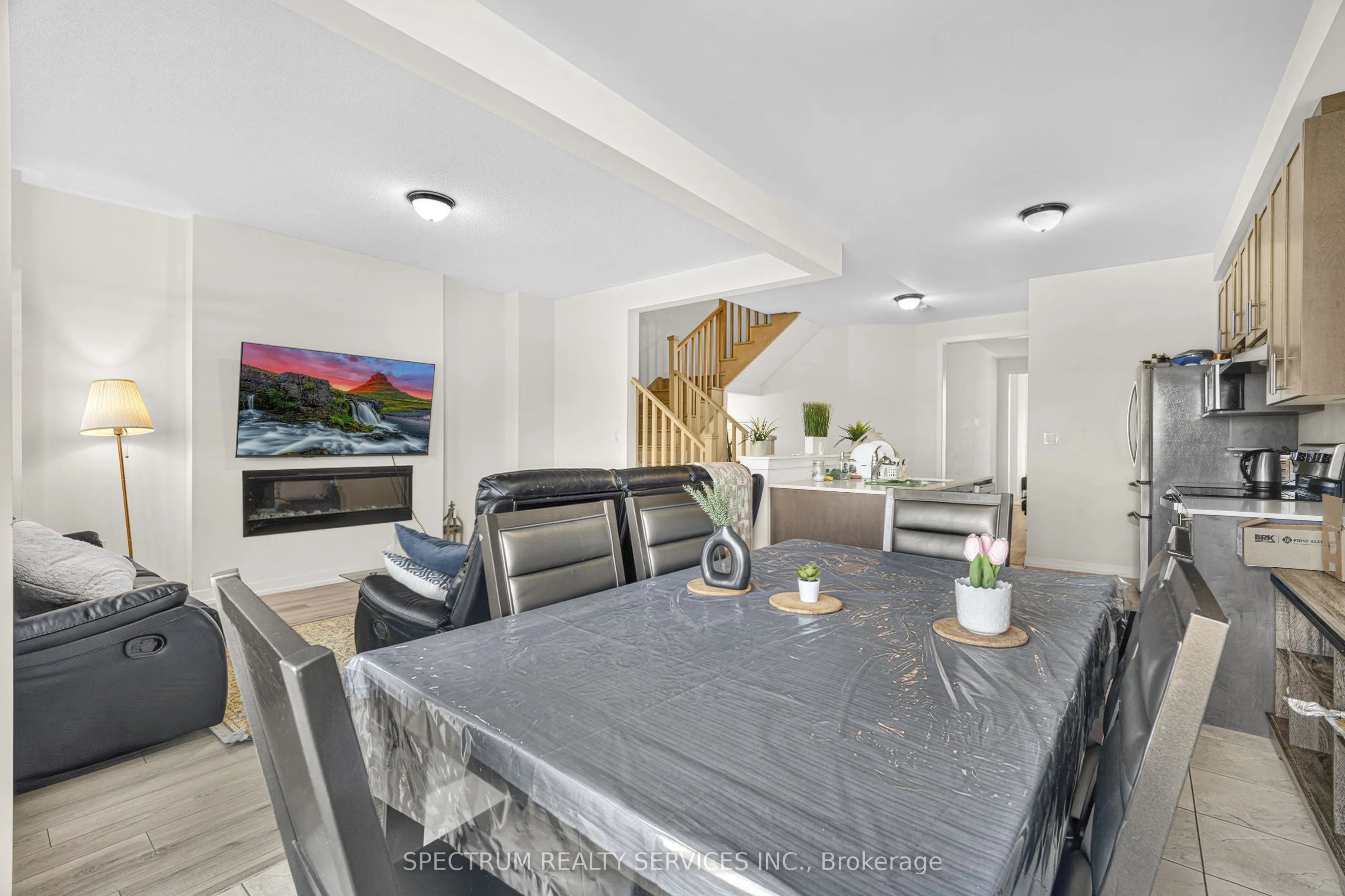 1546 Rose Way