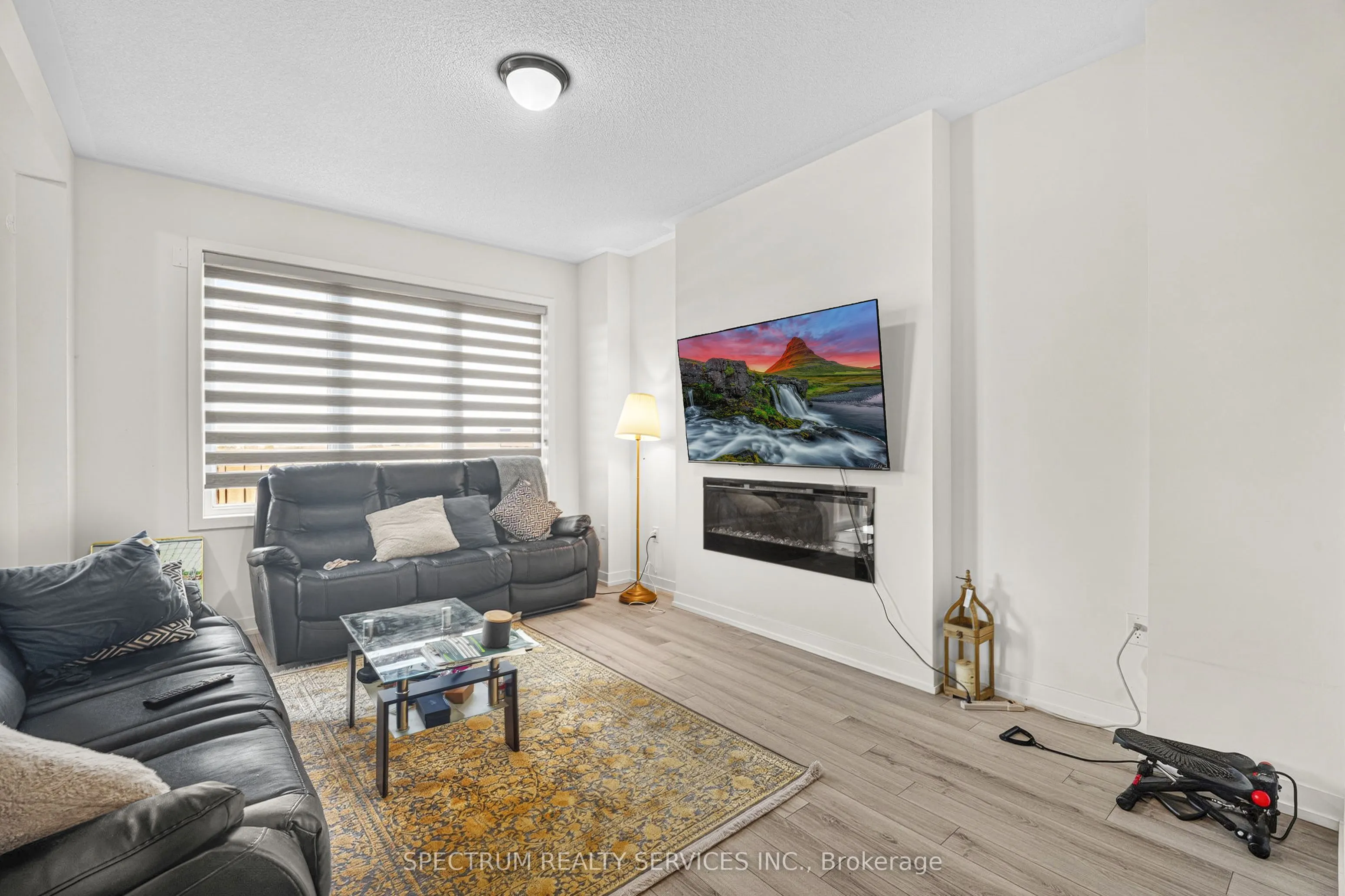 1546 Rose Way