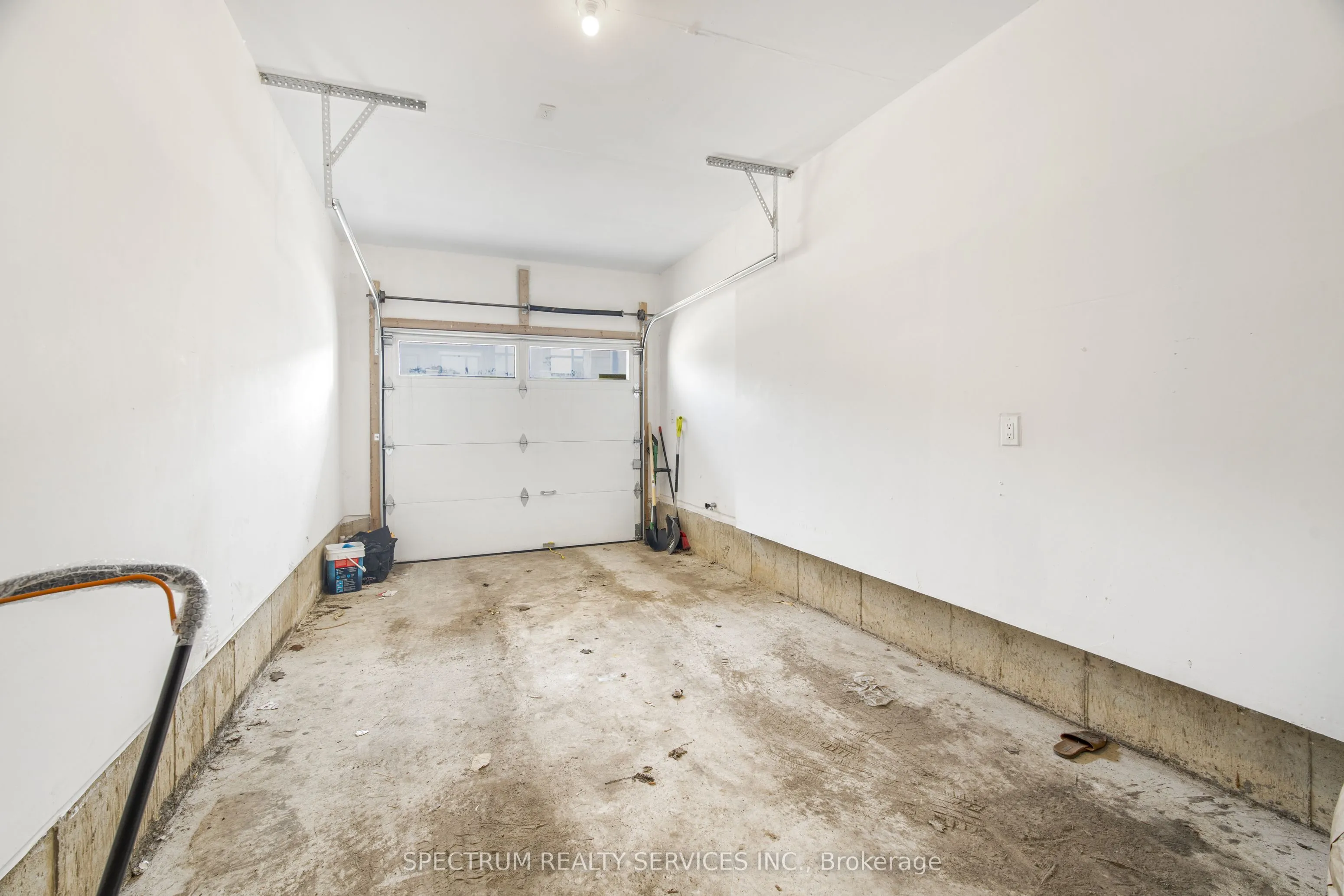 1546 Rose Way