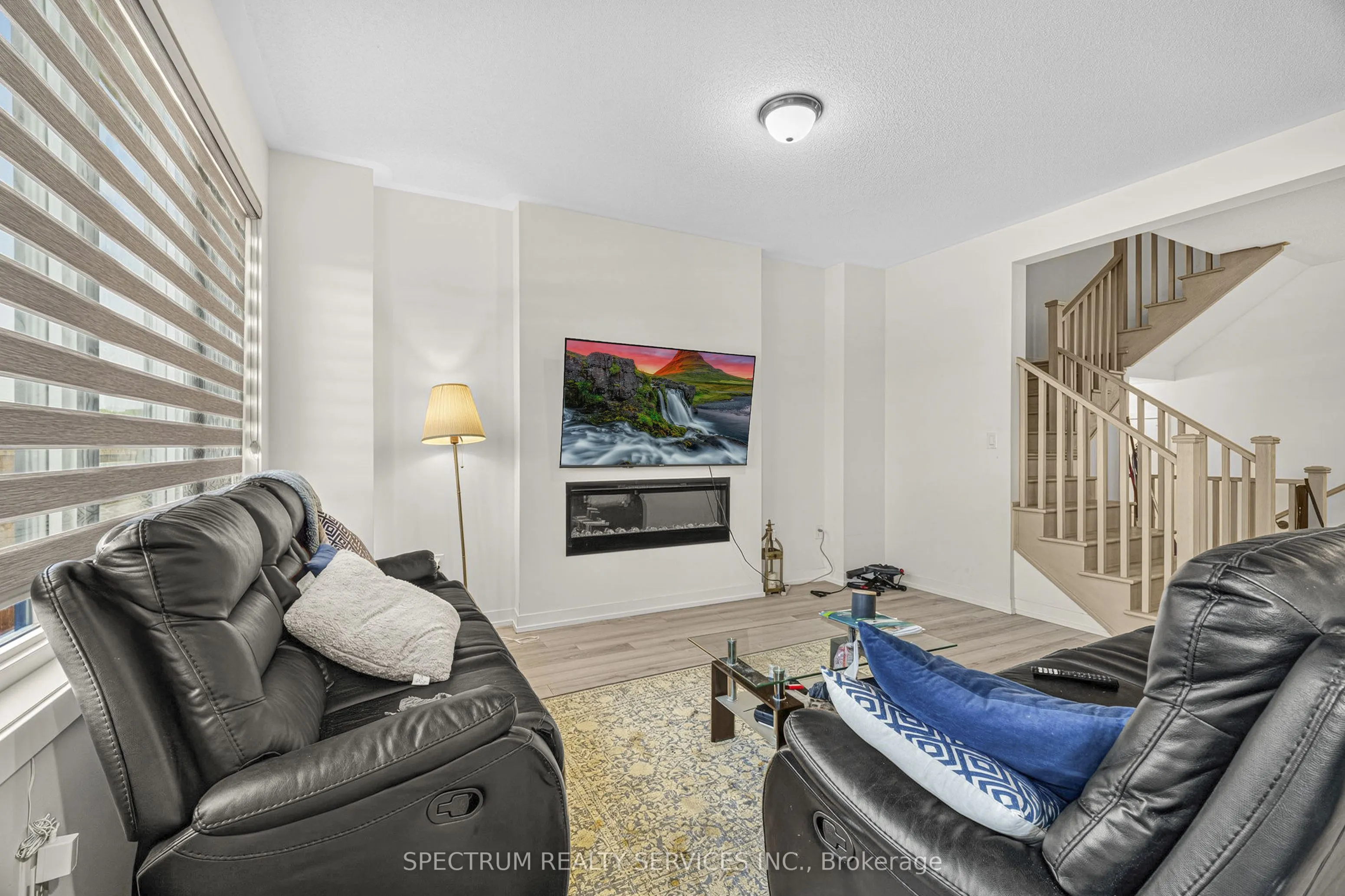 1546 Rose Way