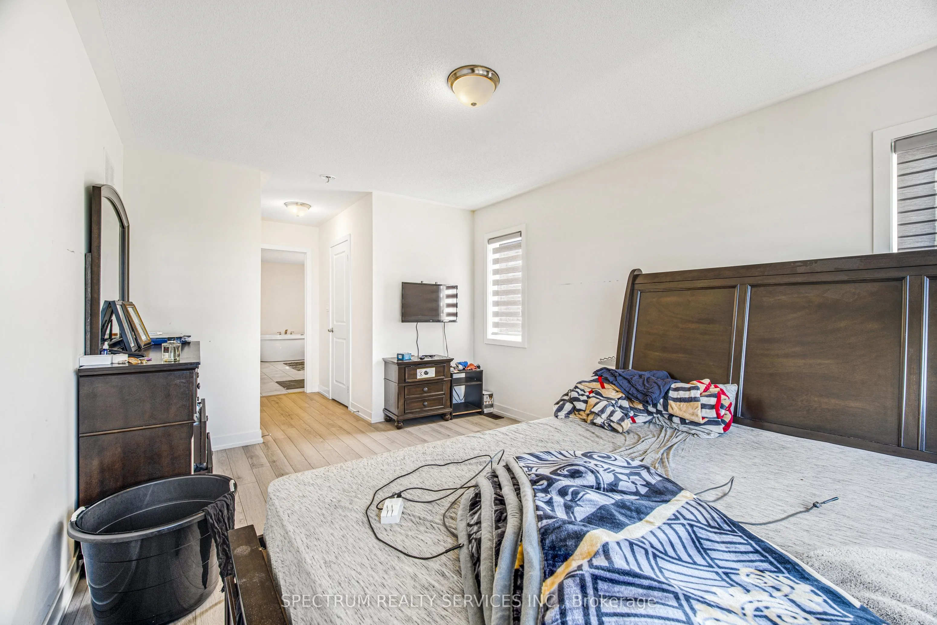 1546 Rose Way