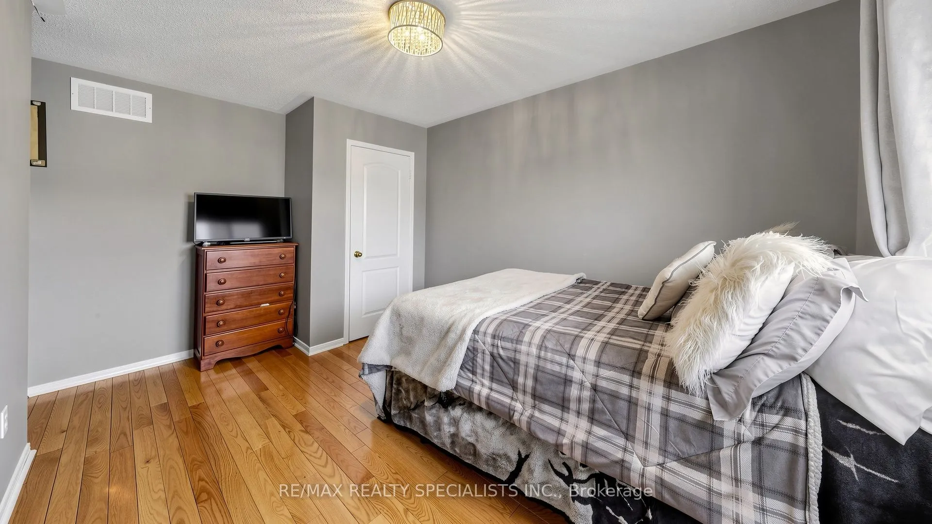 193 Queen Mary Drive