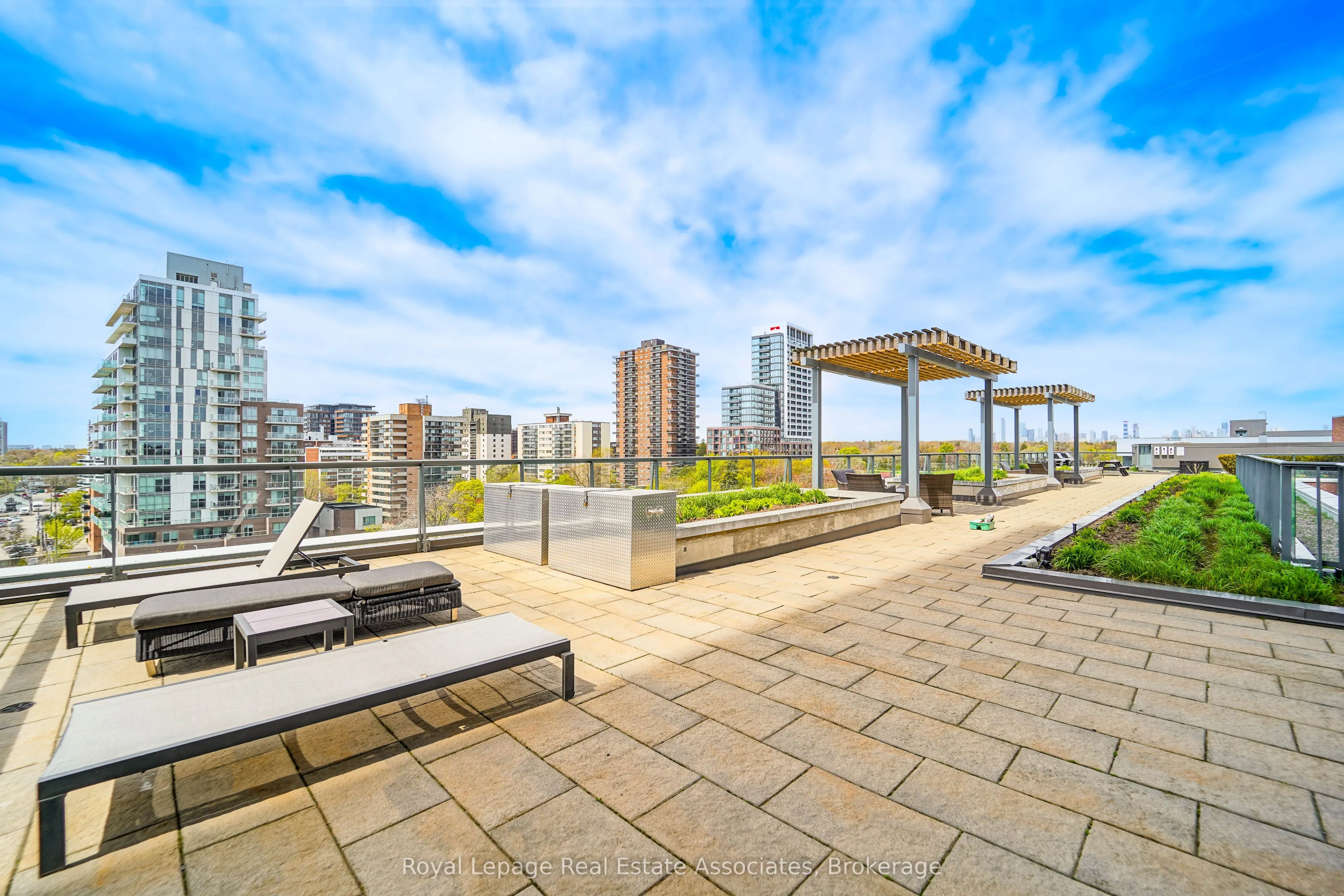 1 Hurontario Street #308