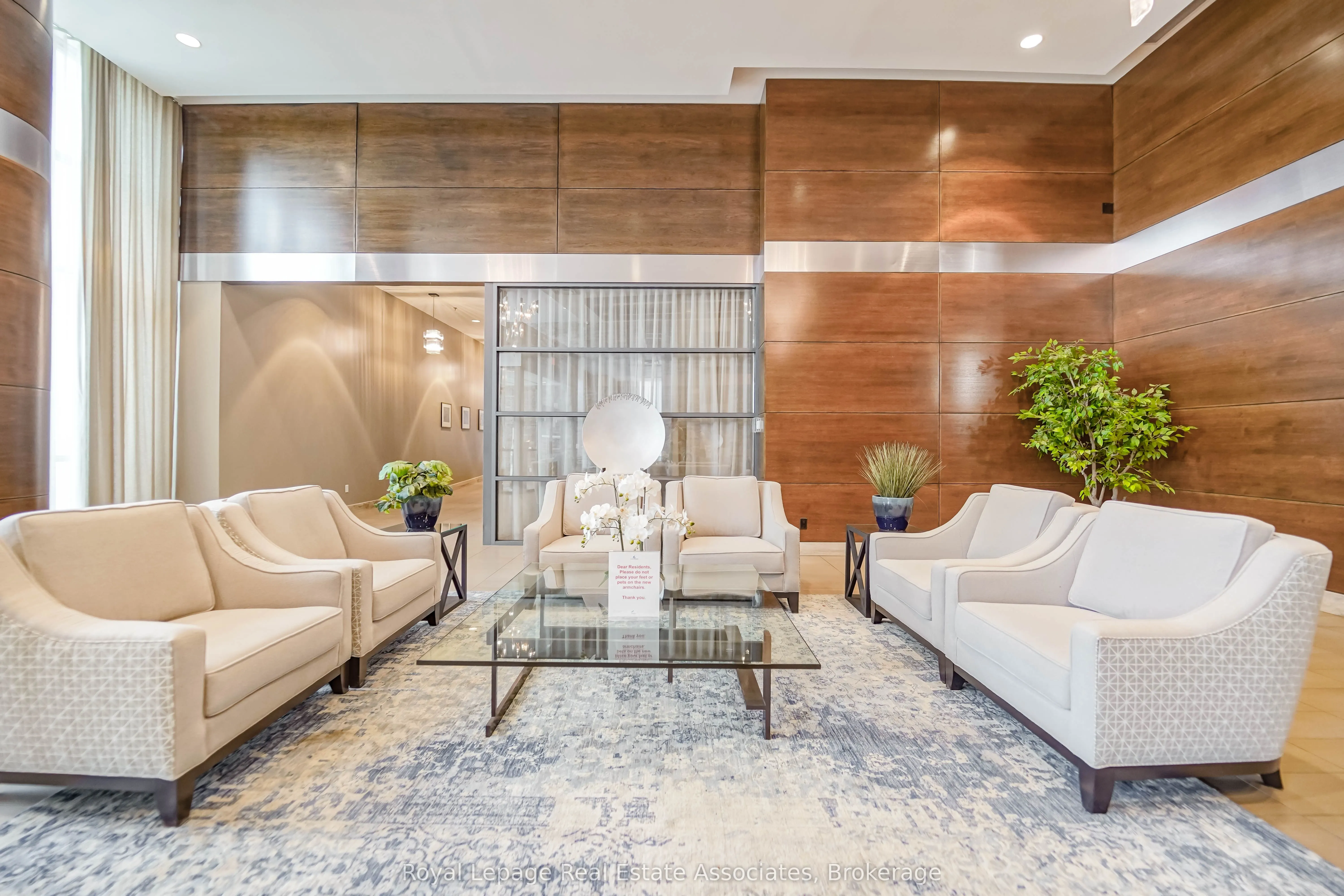 1 Hurontario Street #308