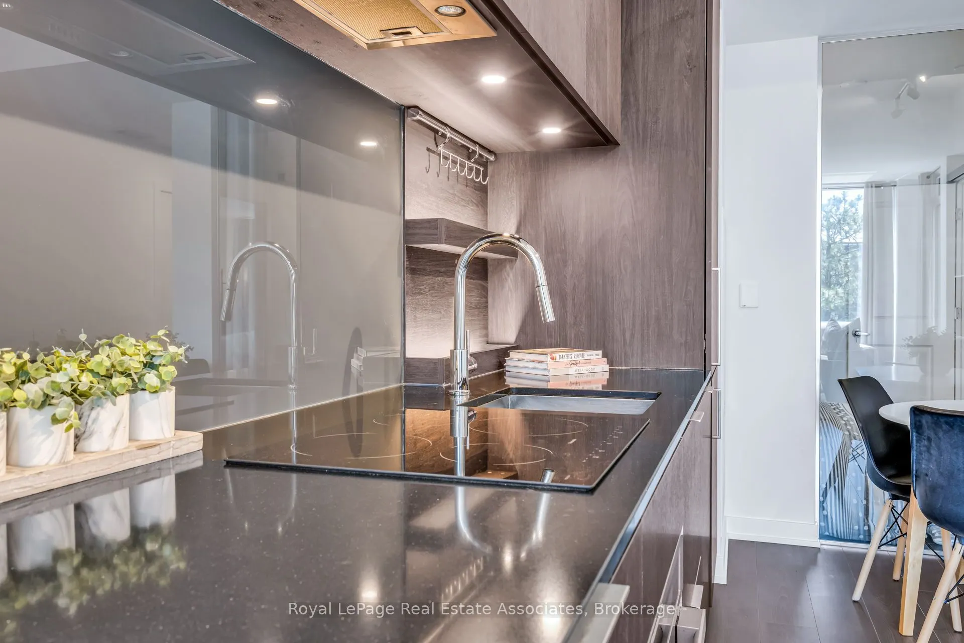 28 Ann Street #414