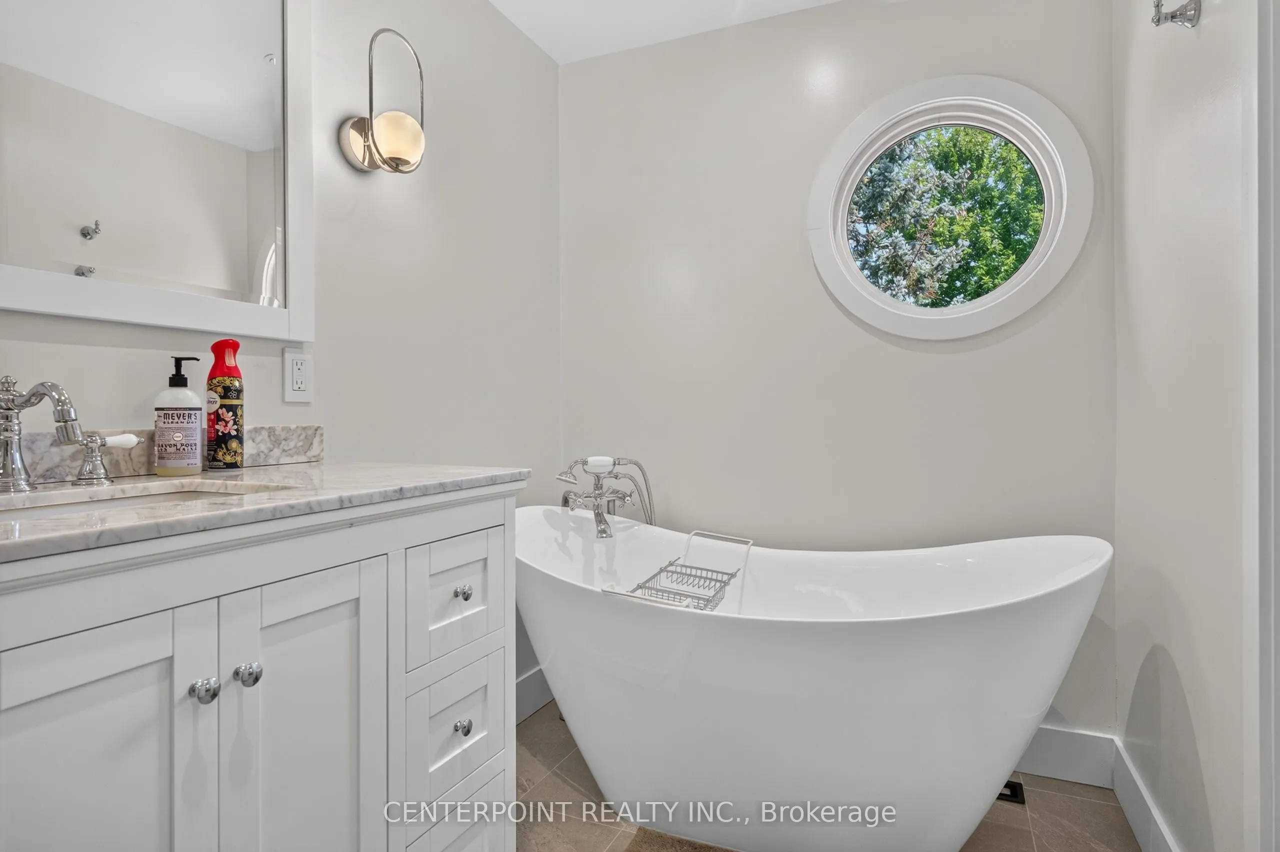 1073 Grandeur Crescent