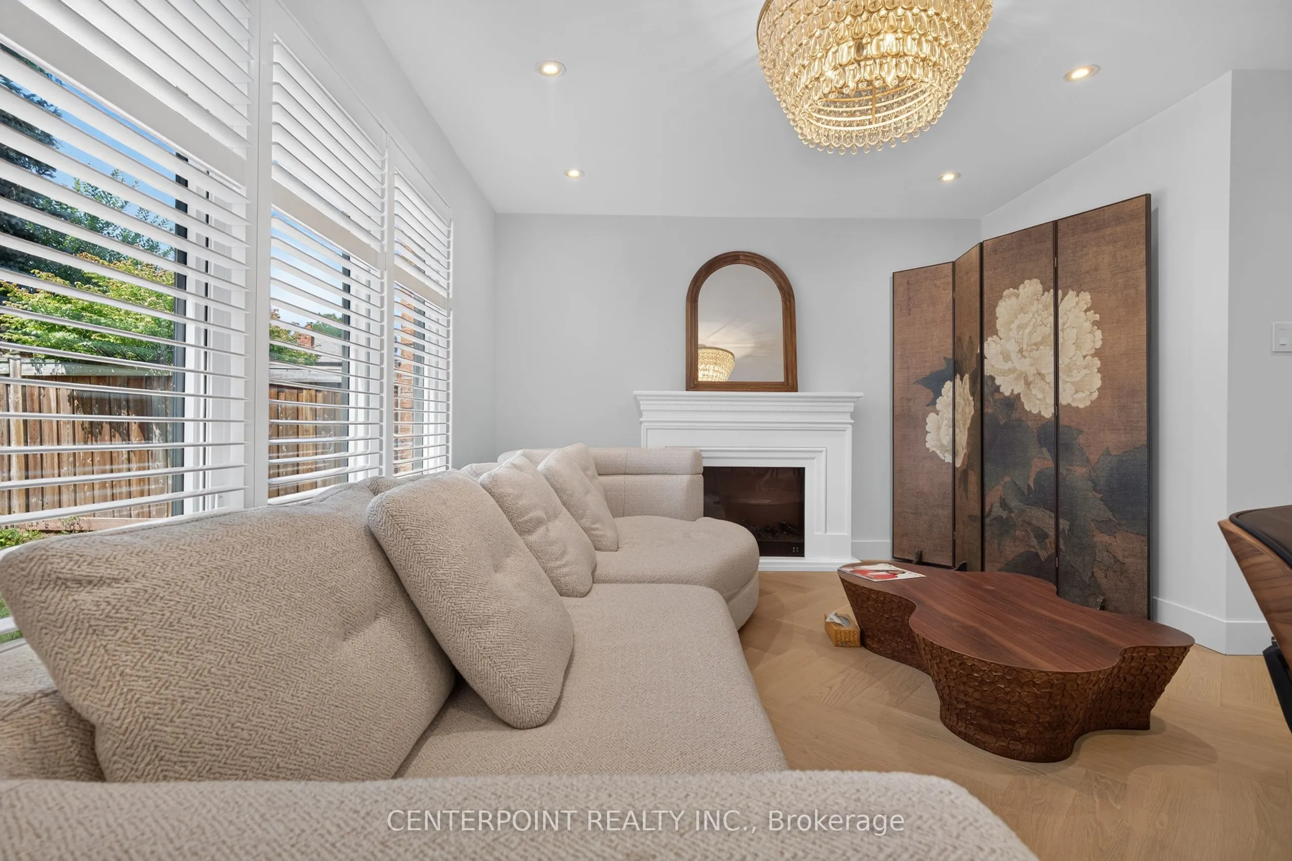 1073 Grandeur Crescent