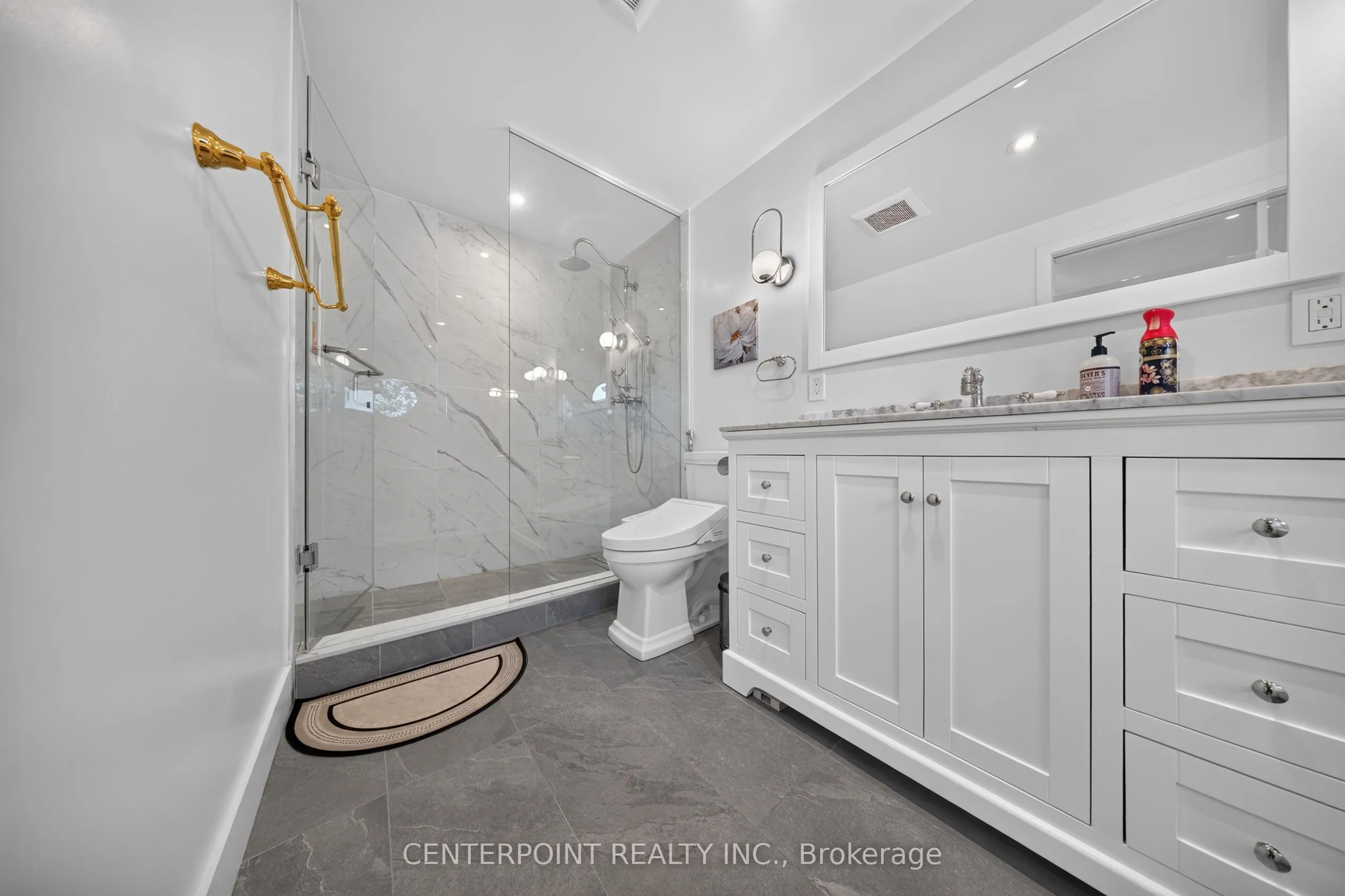 1073 Grandeur Crescent