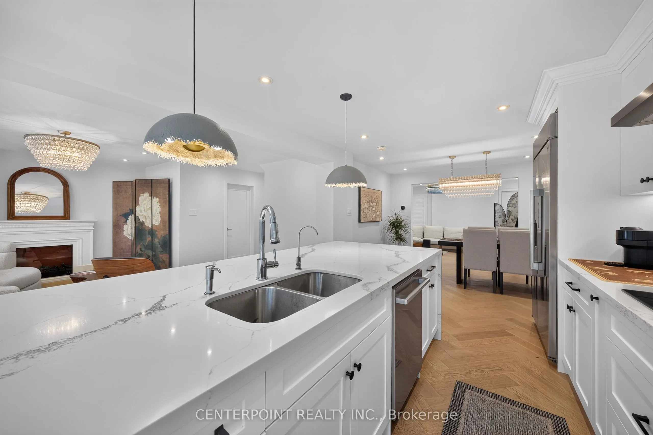1073 Grandeur Crescent