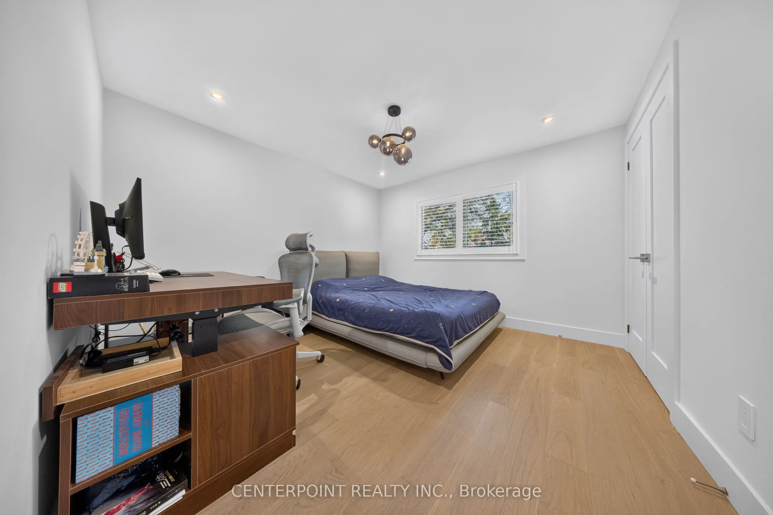 1073 Grandeur Crescent