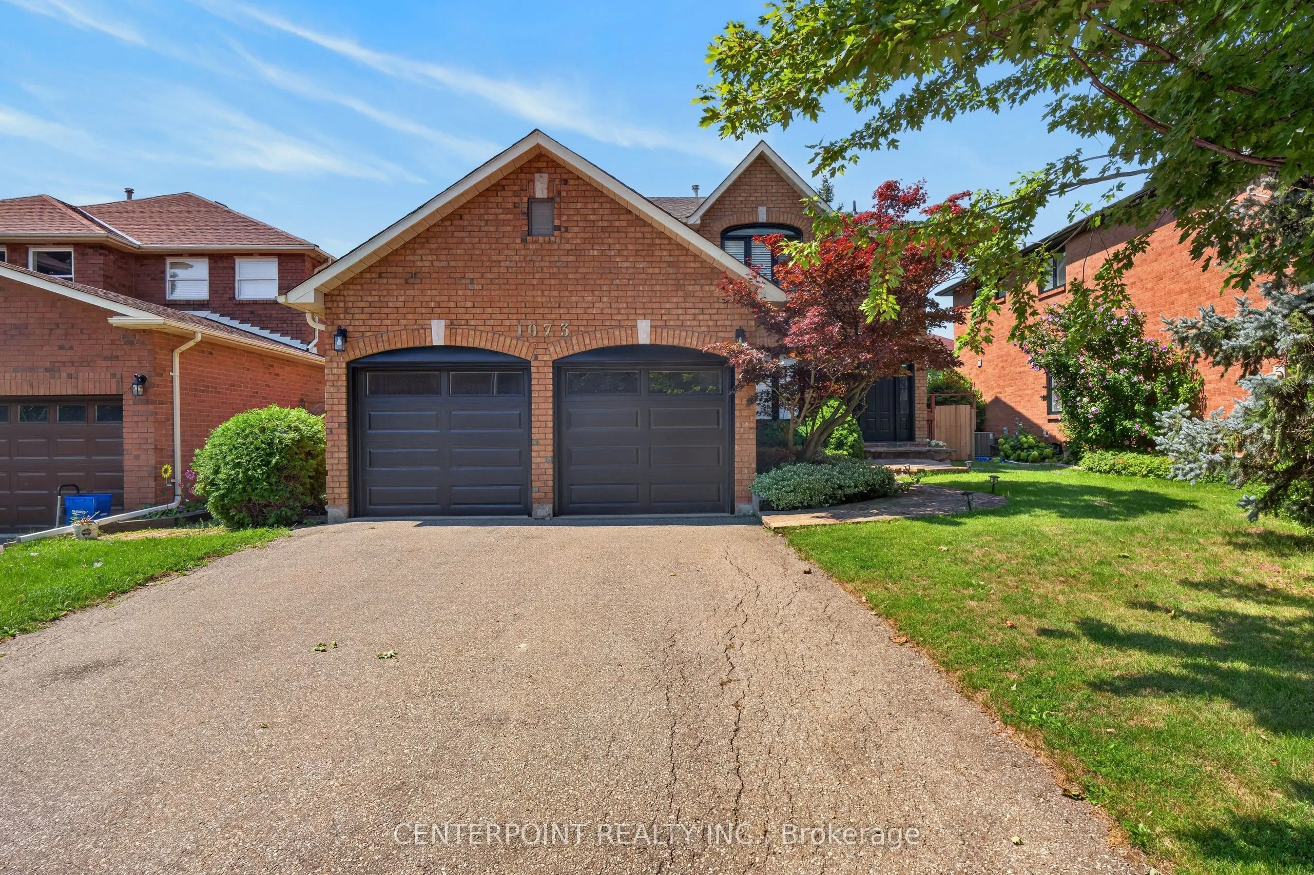 1073 Grandeur Crescent