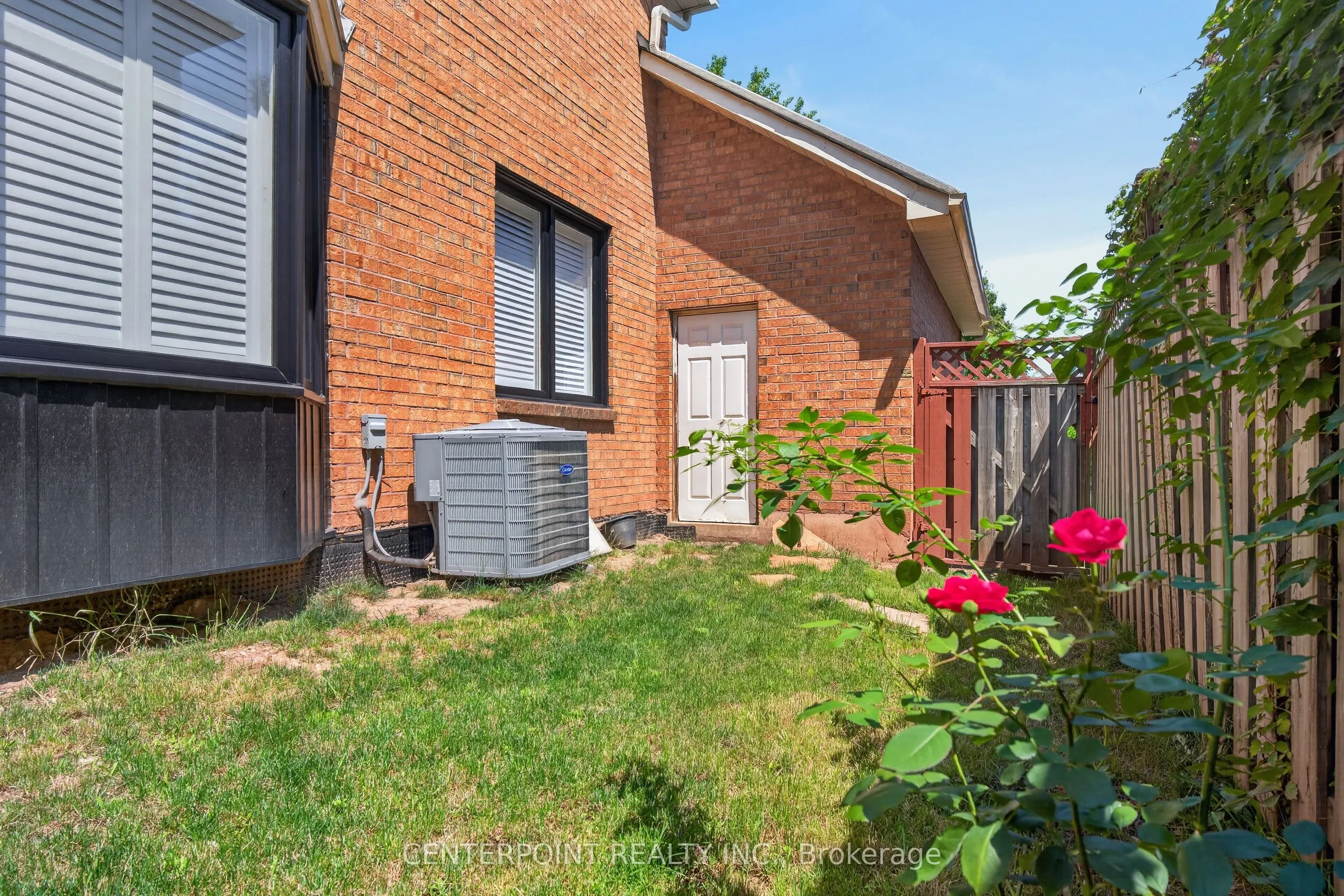1073 Grandeur Crescent