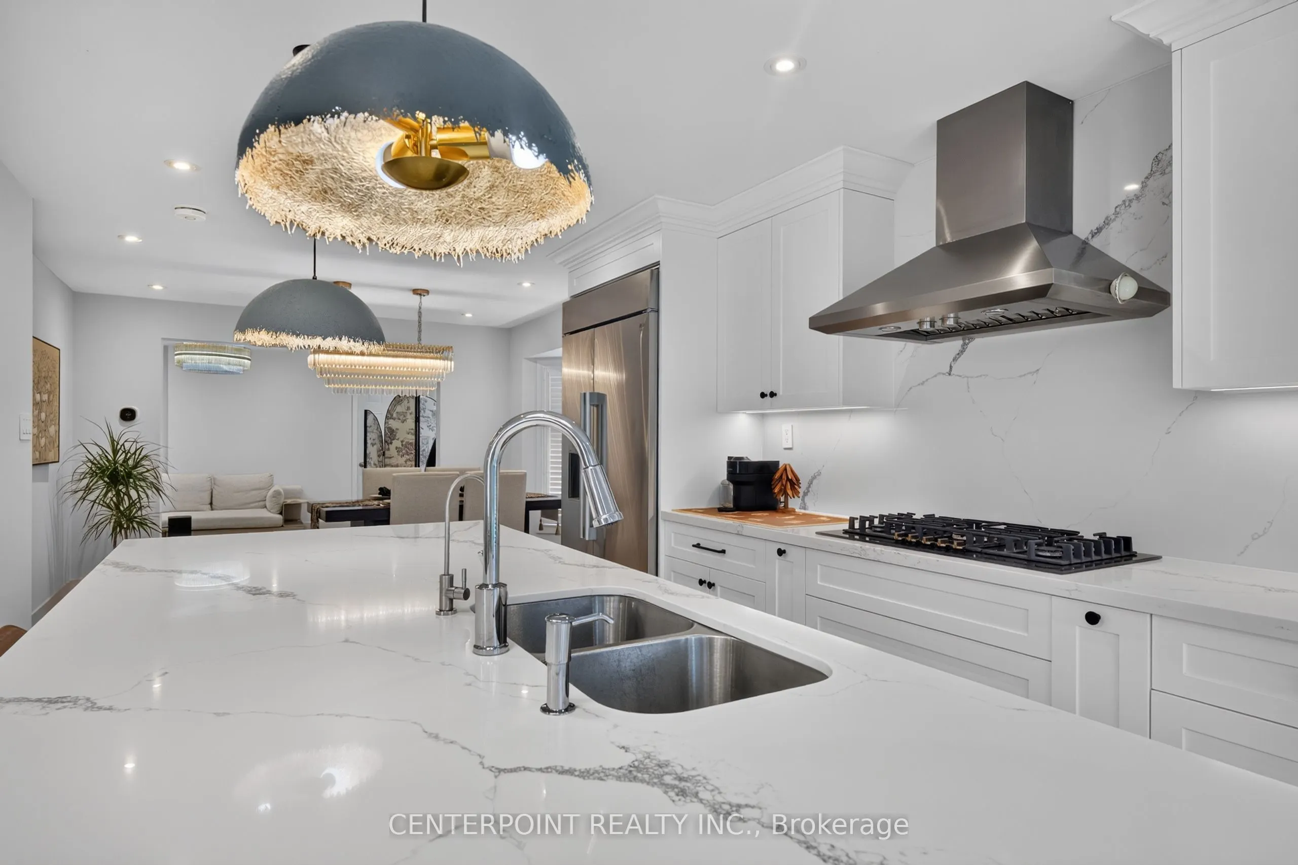 1073 Grandeur Crescent