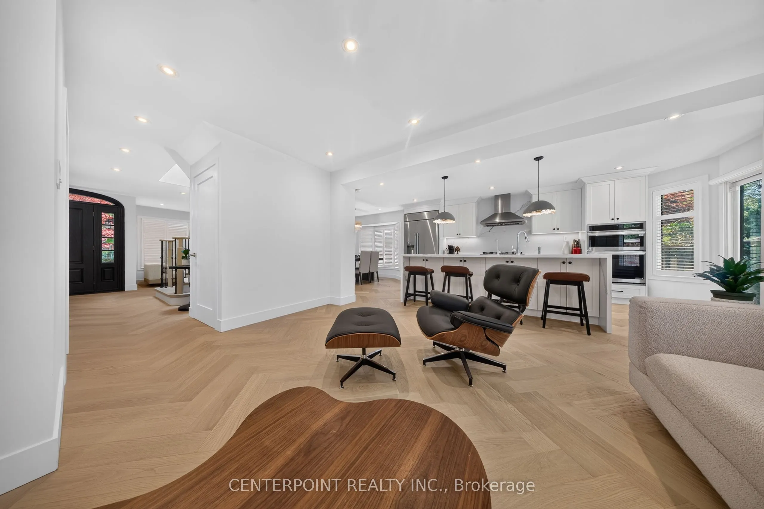 1073 Grandeur Crescent