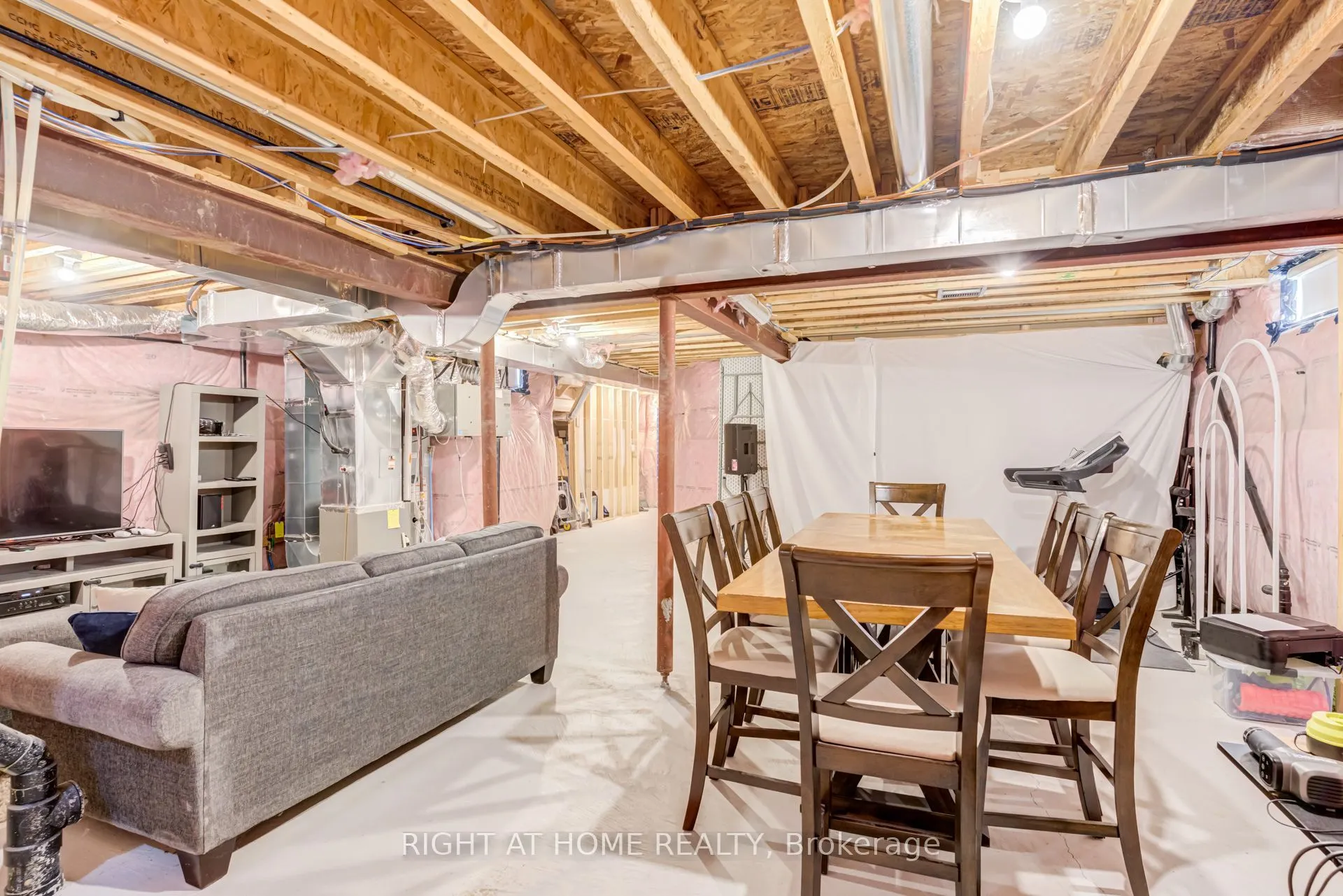 51 Rosewell Crescent